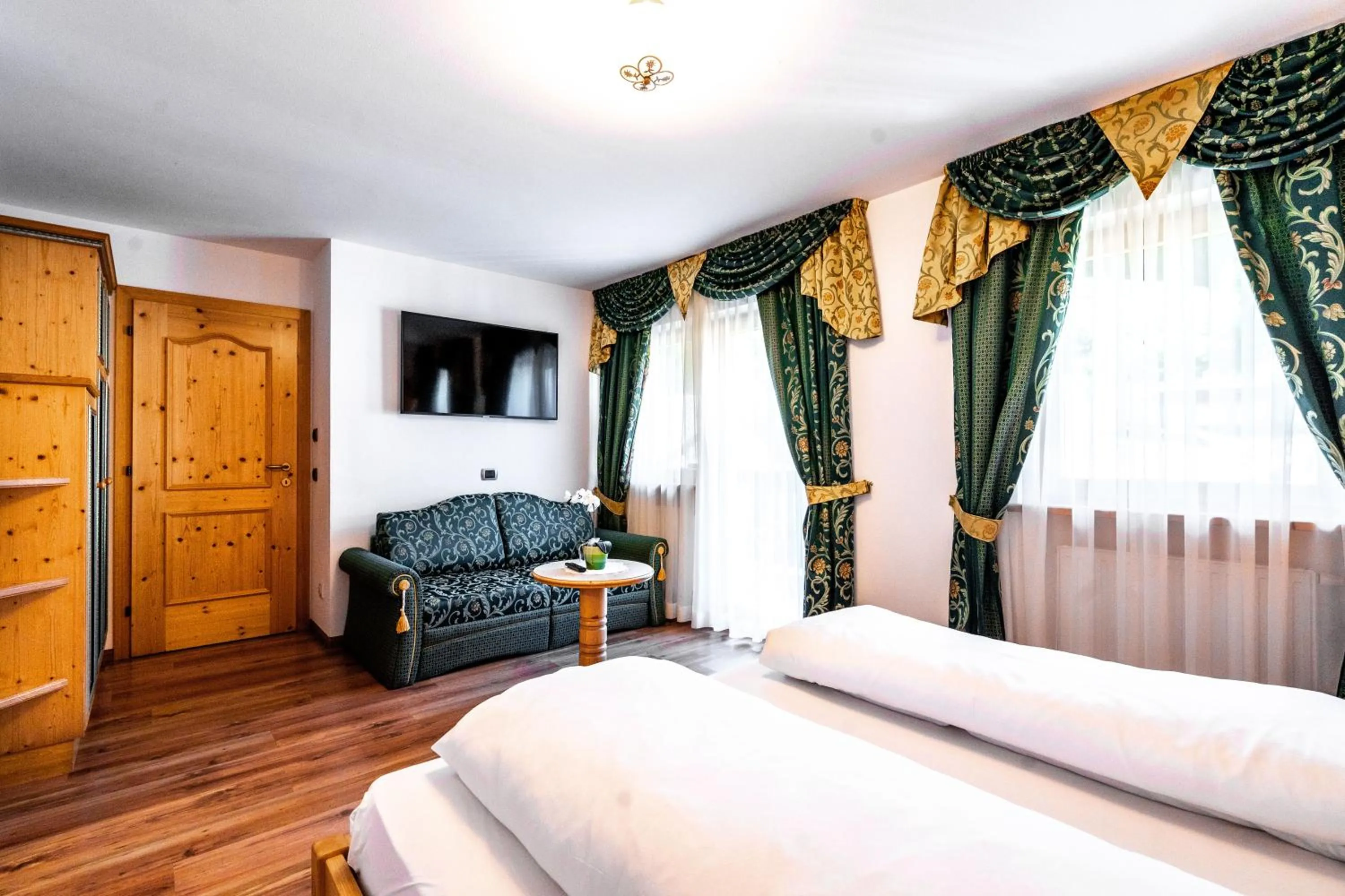 Photo of the whole room, Bed in Garni Hotel and Apartments Wildbach