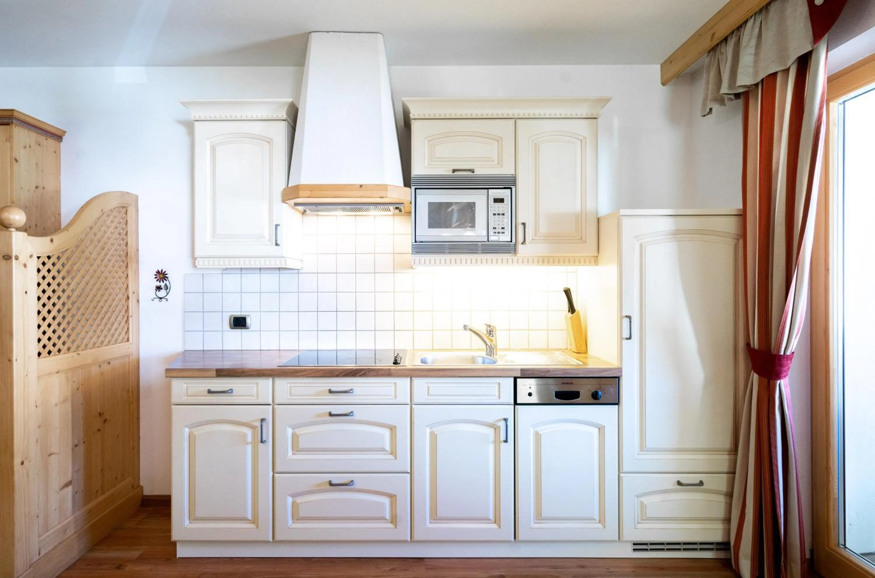 Kitchen or kitchenette in Garni Hotel and Apartments Wildbach