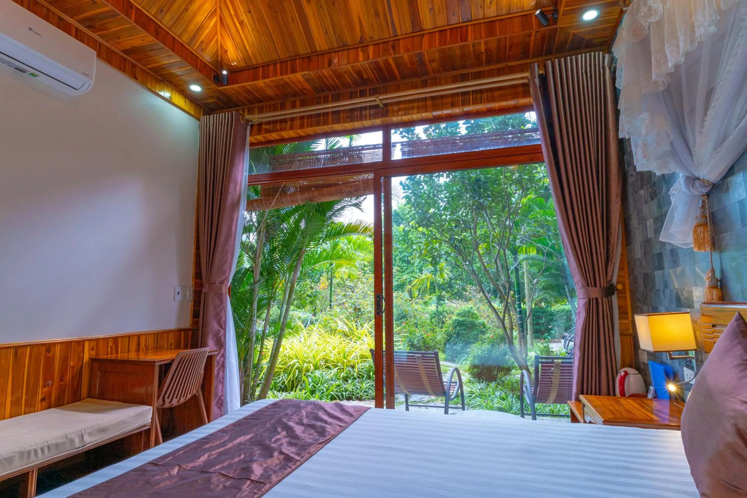 View (from property/room), Bed in Green Mountain Homestay