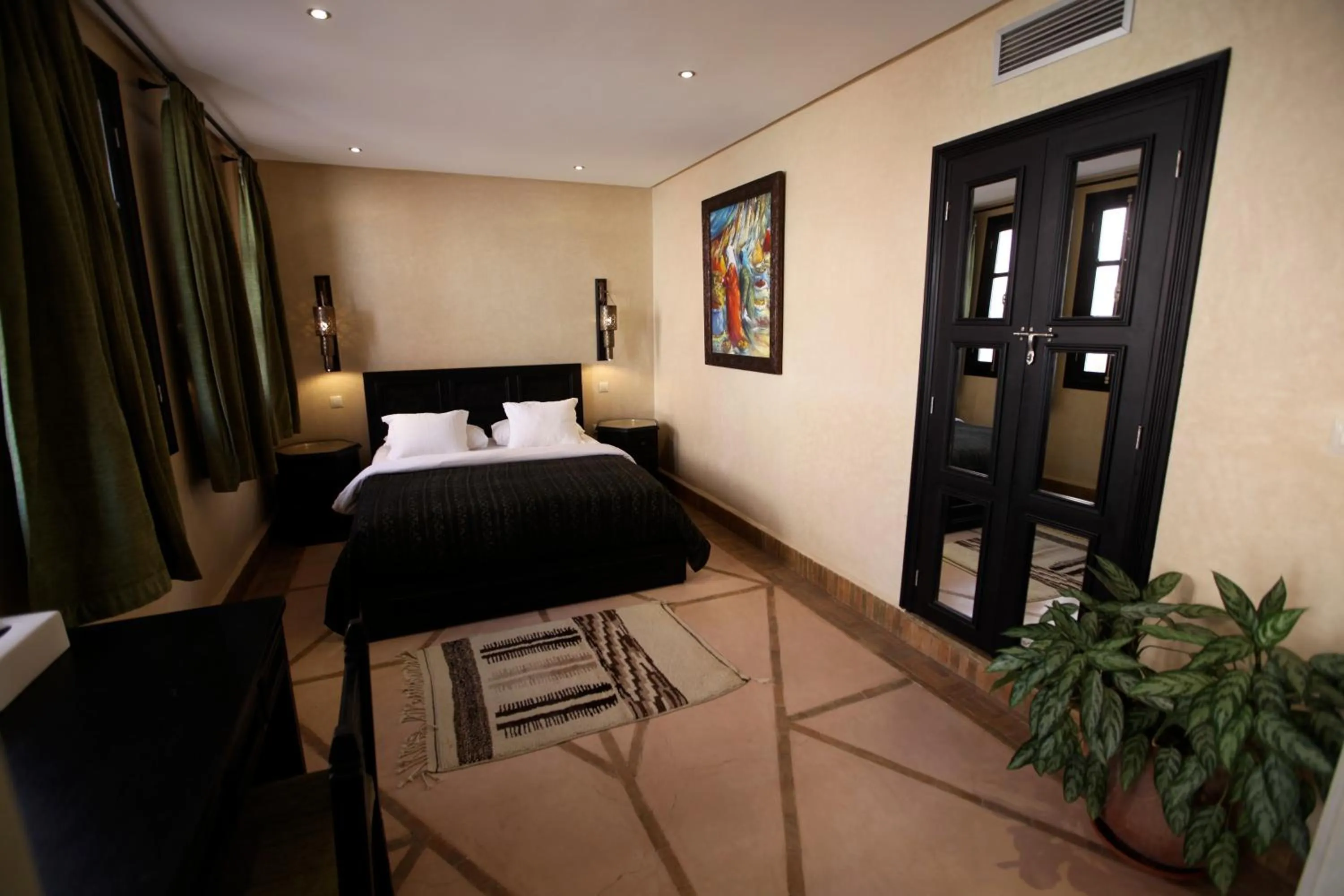 Photo of the whole room, Bed in Riad Dar Haven