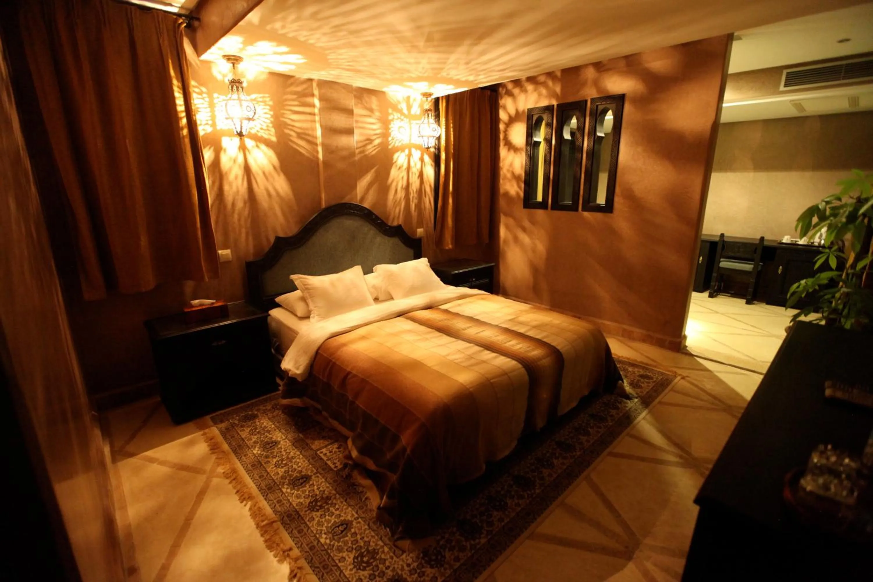 Photo of the whole room, Bed in Riad Dar Haven