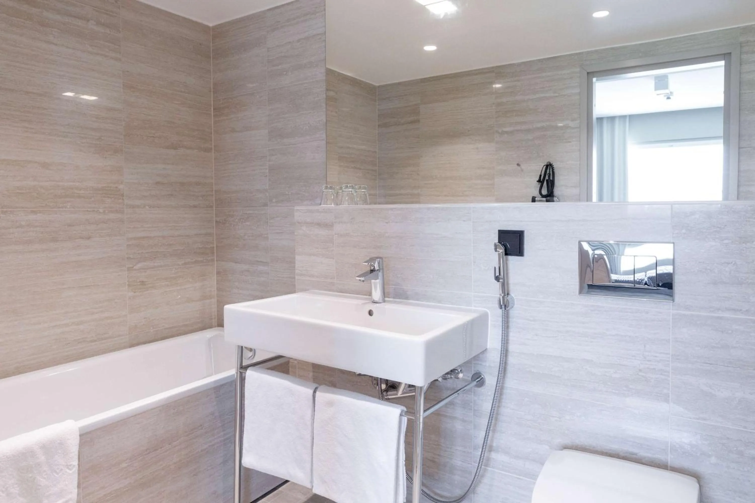 Bathroom in Scandic Helsinki Aviacongress