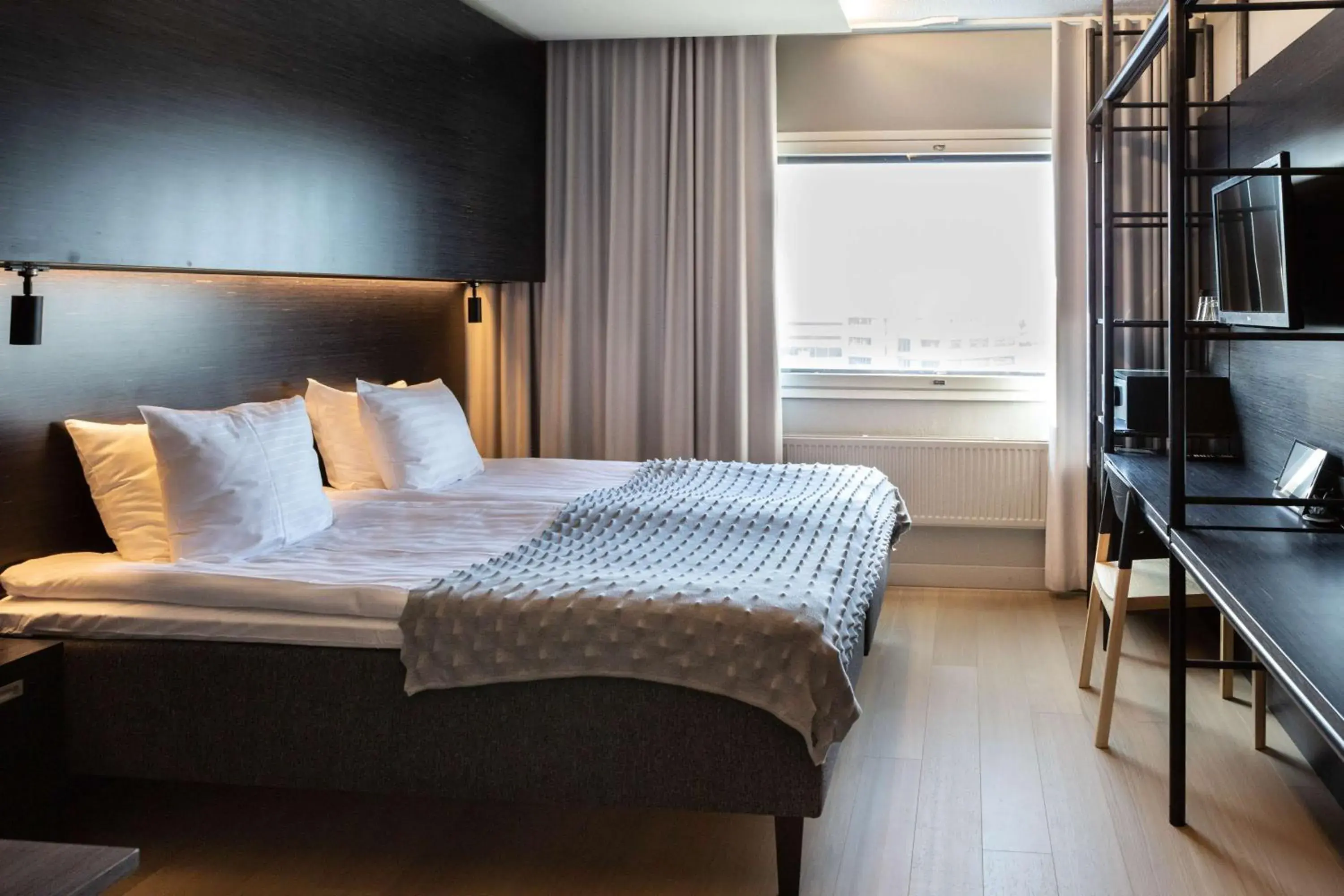 Superior King Room in Scandic Helsinki Aviacongress Superior King Room in Scandic Helsinki Aviacongress