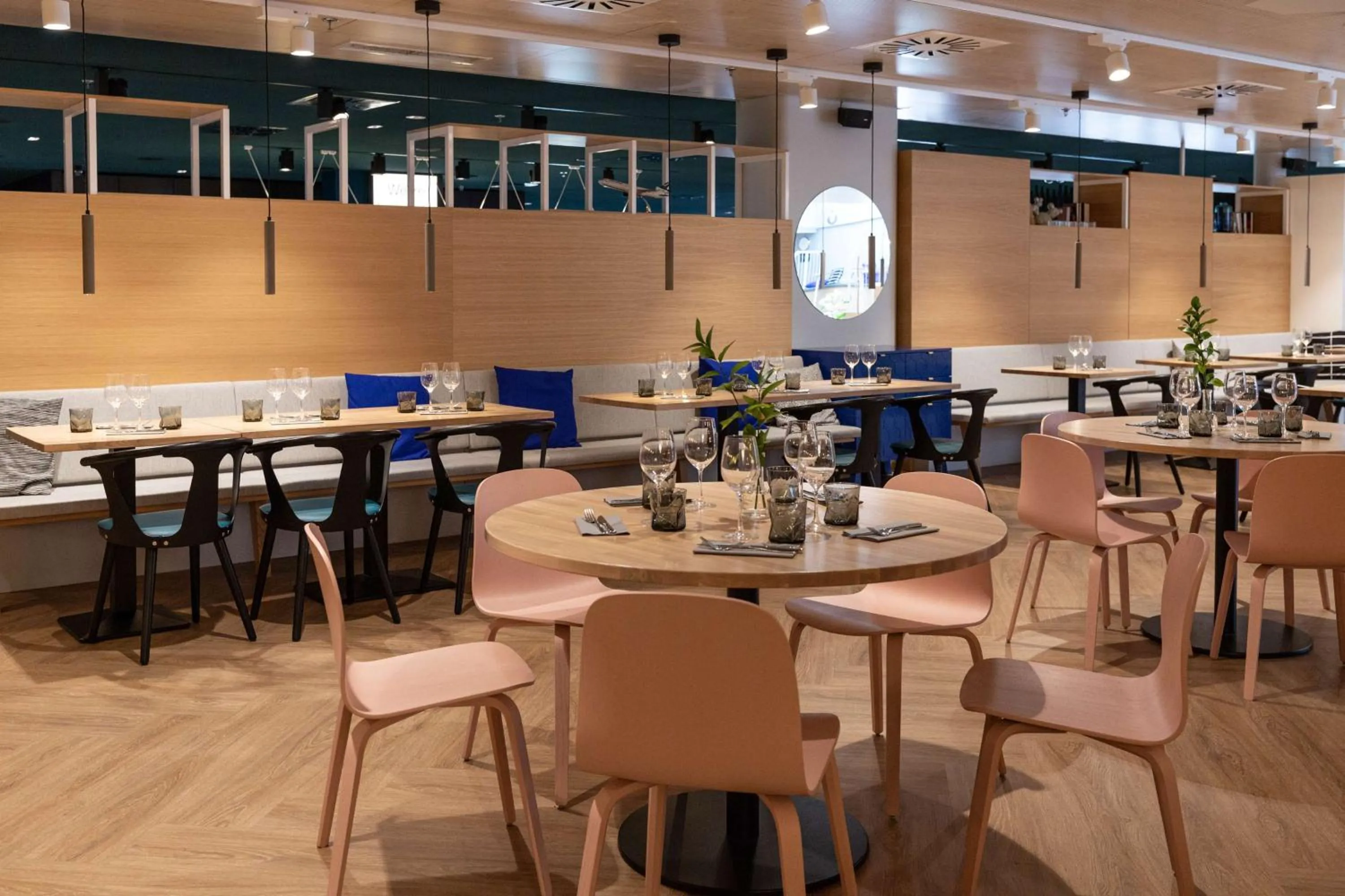 Restaurant/places to eat in Scandic Helsinki Aviacongress