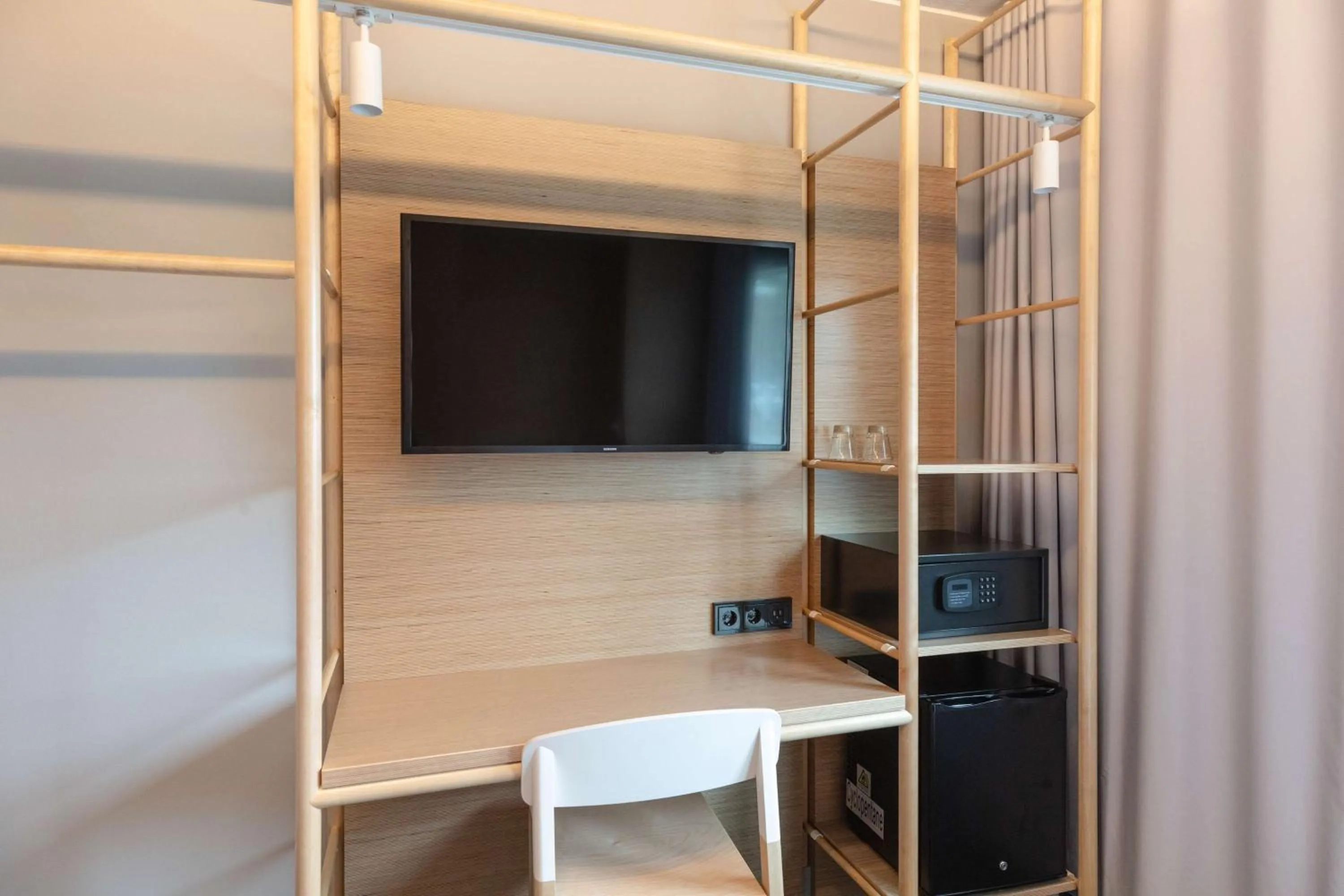 Bedroom in Scandic Helsinki Aviacongress