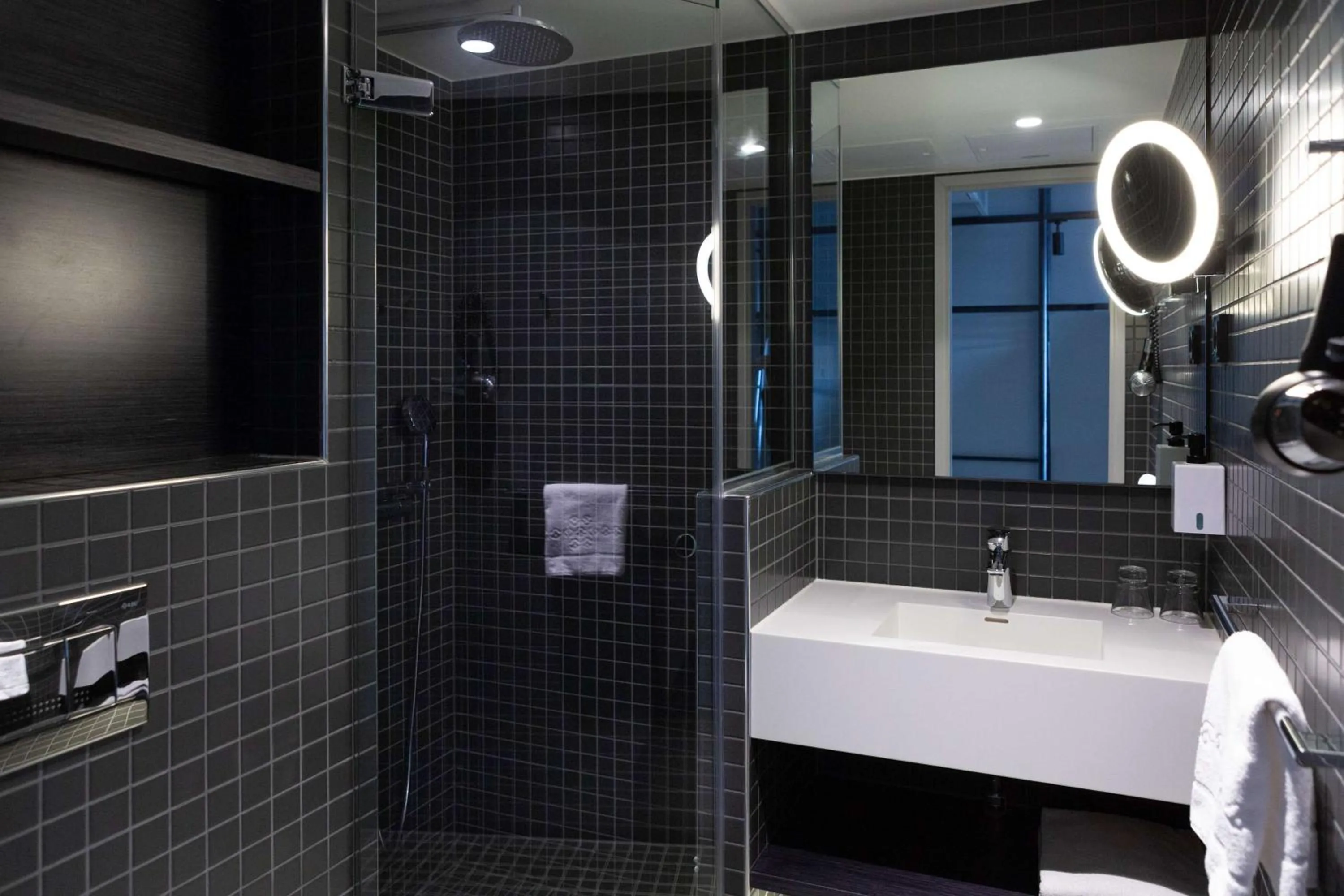 Bathroom in Scandic Helsinki Aviacongress