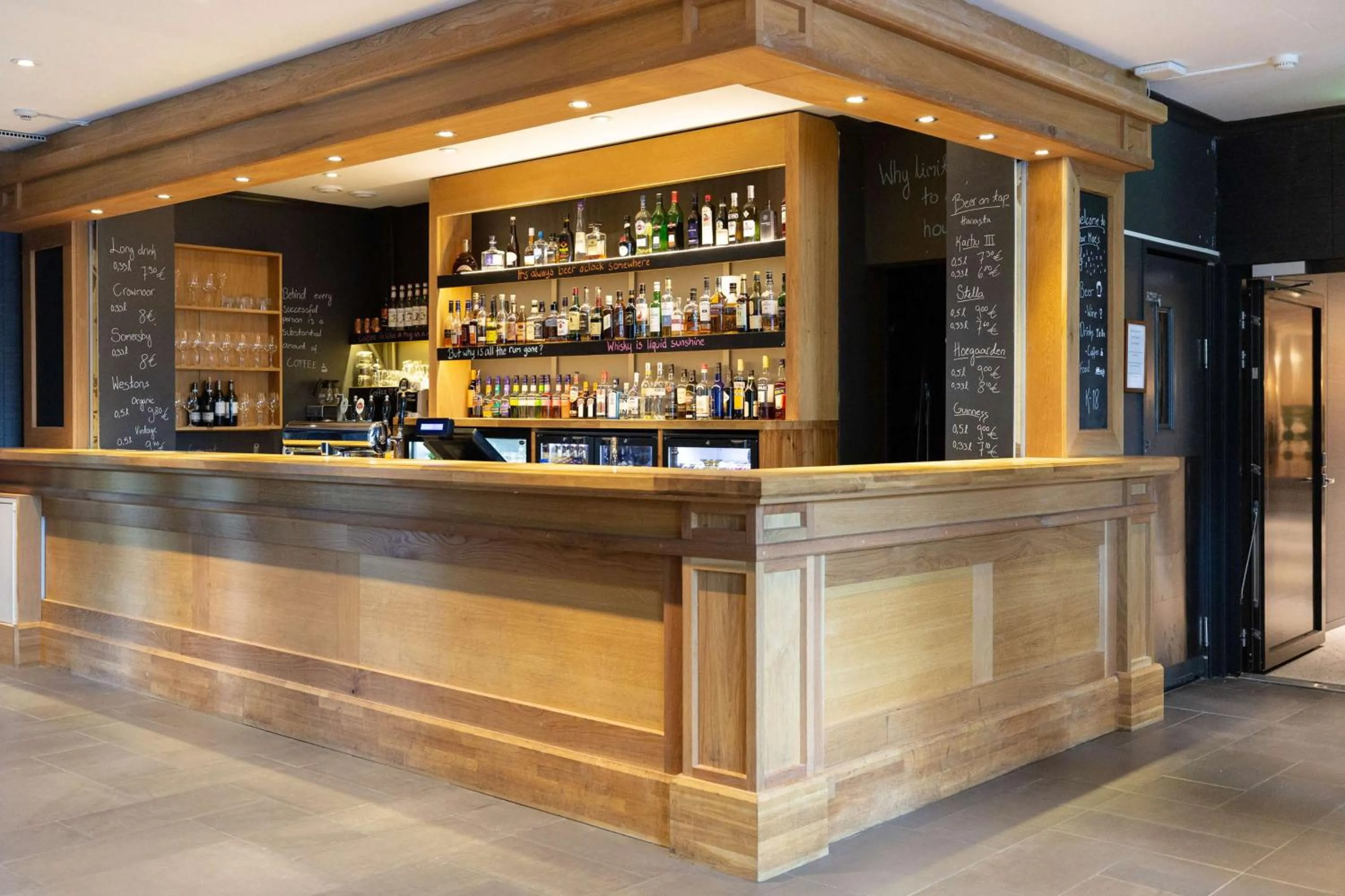 Lounge or bar in Scandic Helsinki Aviacongress