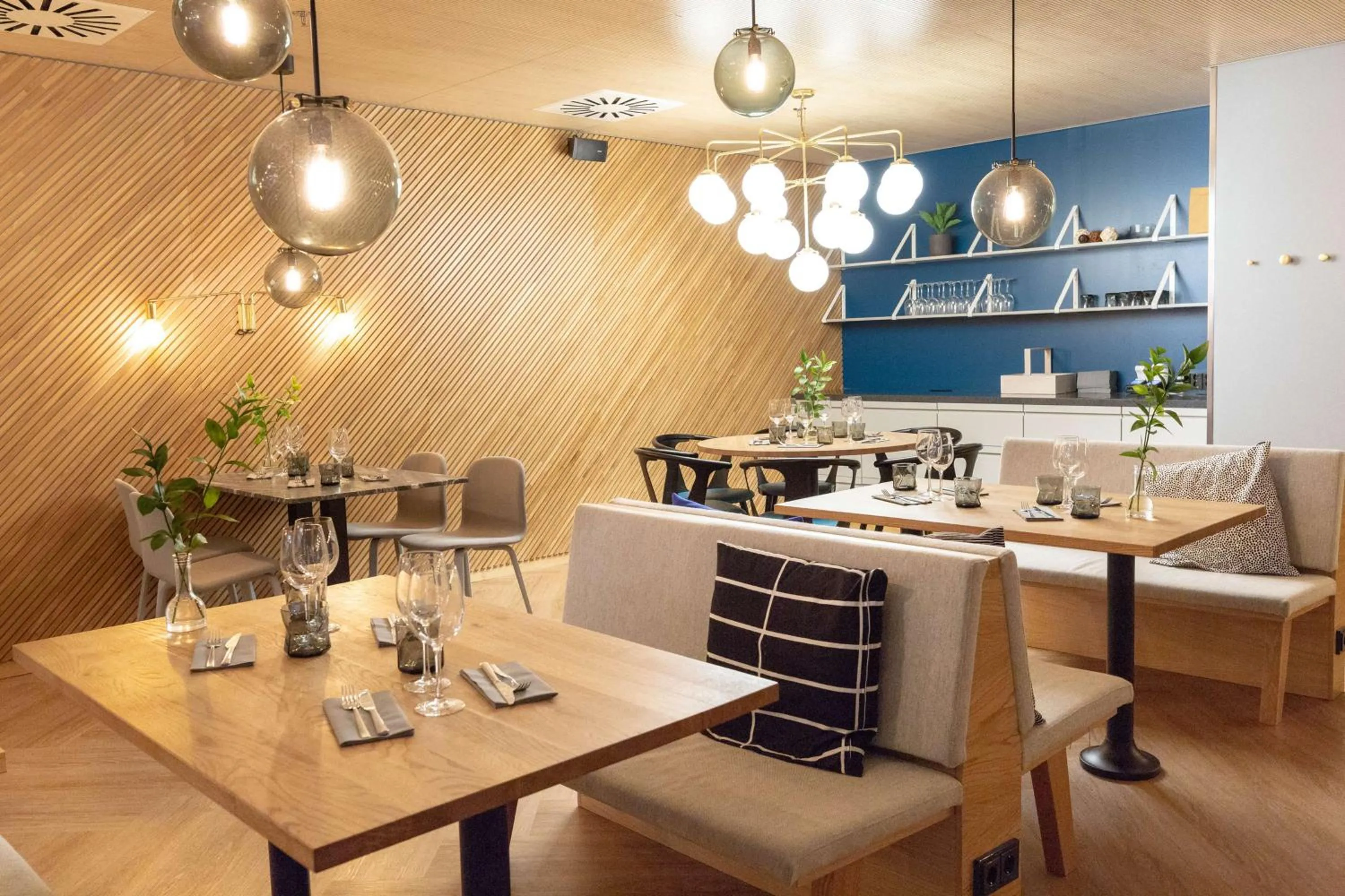 Restaurant/places to eat in Scandic Helsinki Aviacongress