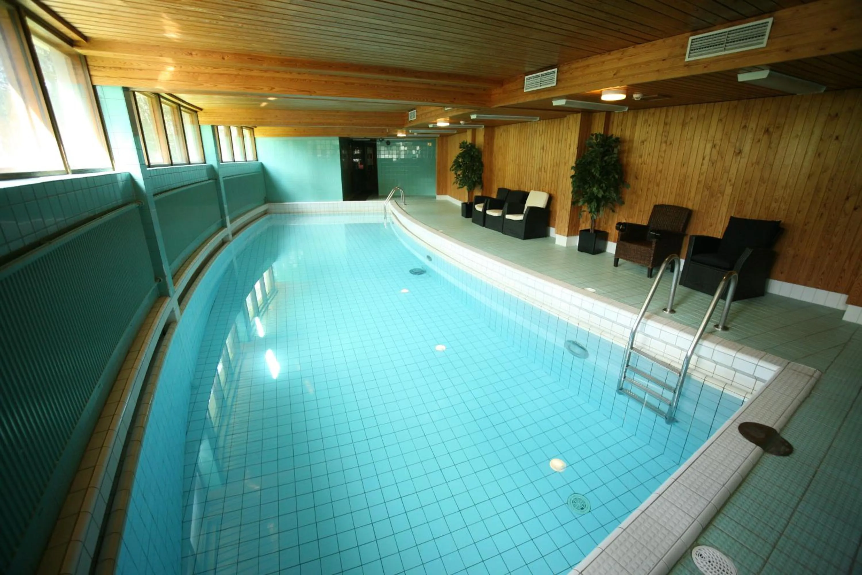 Swimming pool in Hotel Sorsanpesä