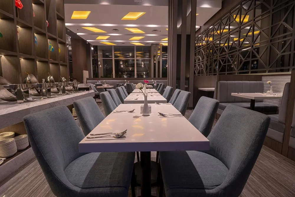 Restaurant/places to eat in Grand Picasso Hotel