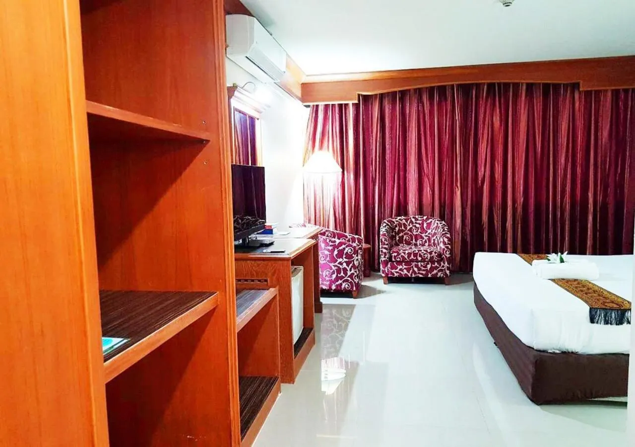 Bed in JP Emerald Hotel