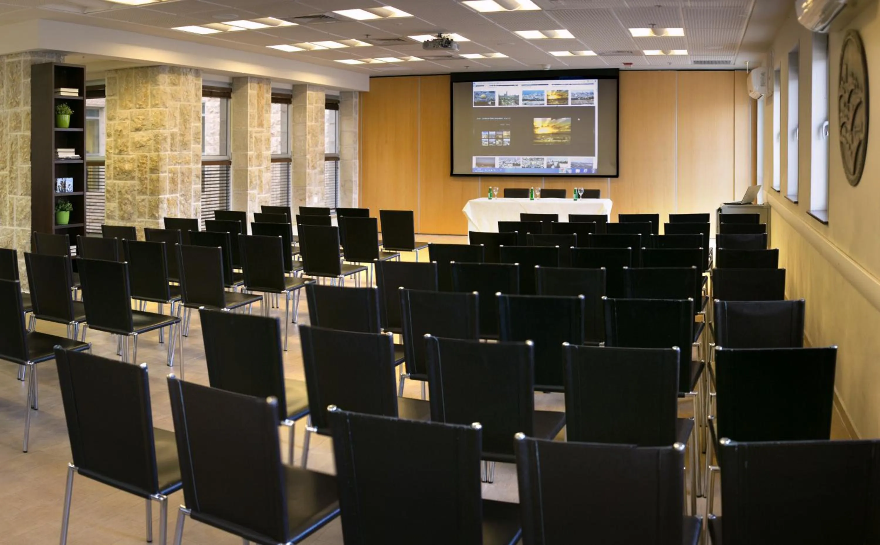 Business facilities in Hotel Yehuda