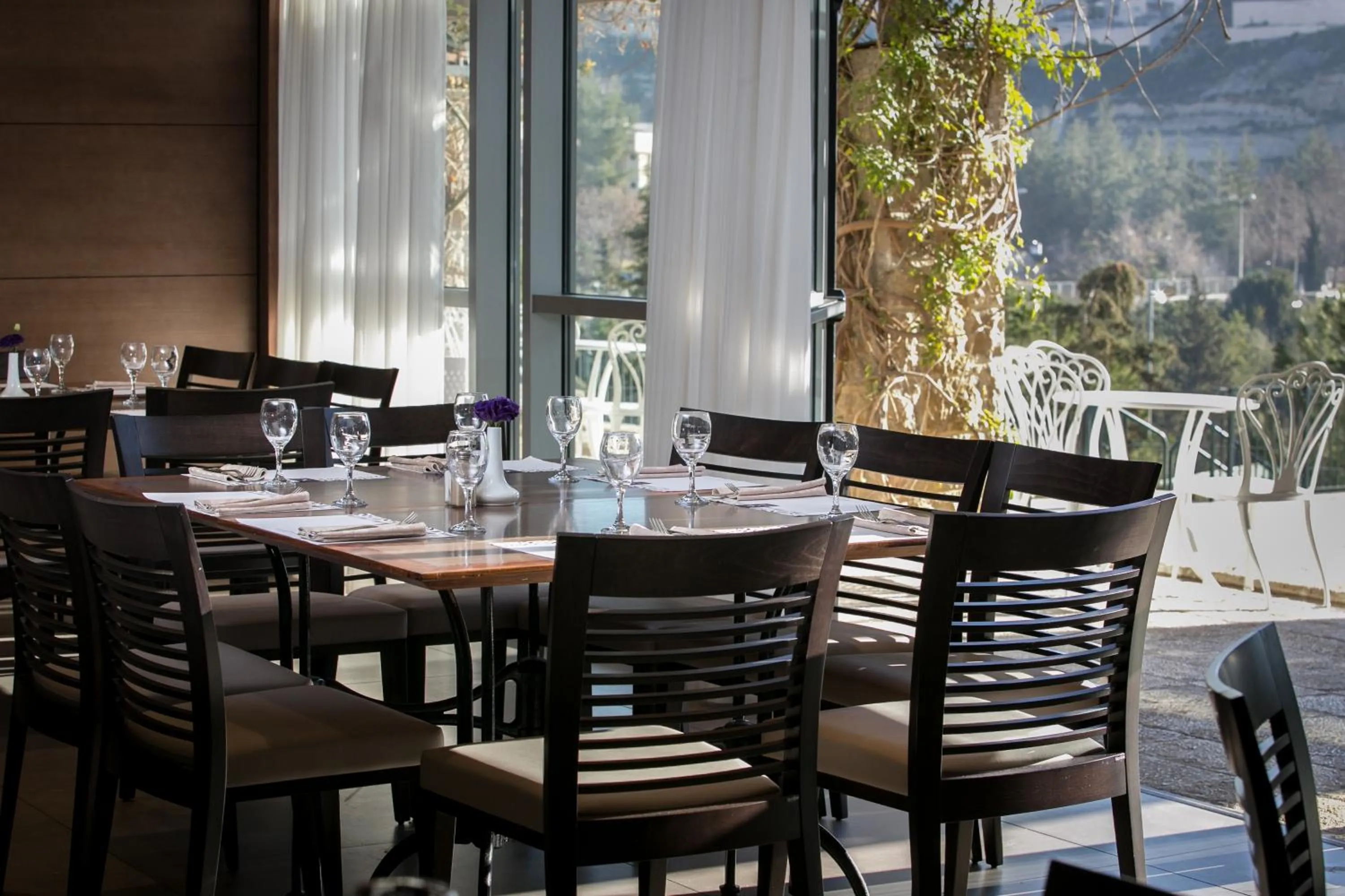 Restaurant/places to eat in Hotel Yehuda