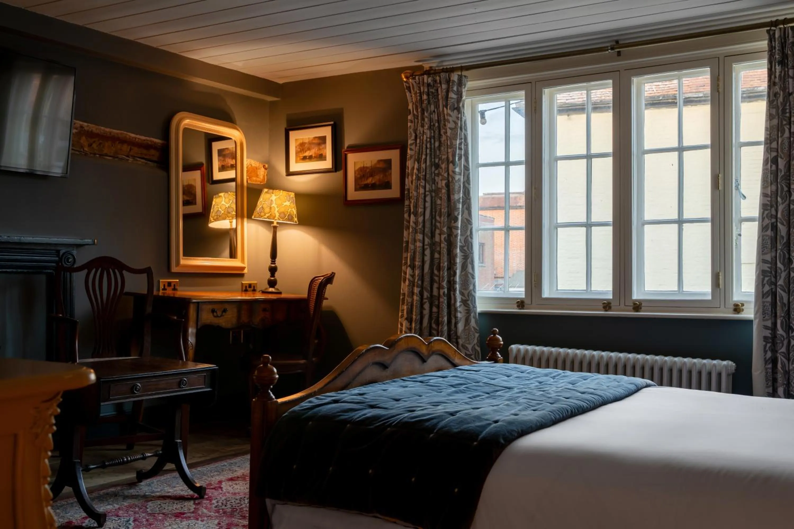 Bedroom, Bed in The Crown Inn