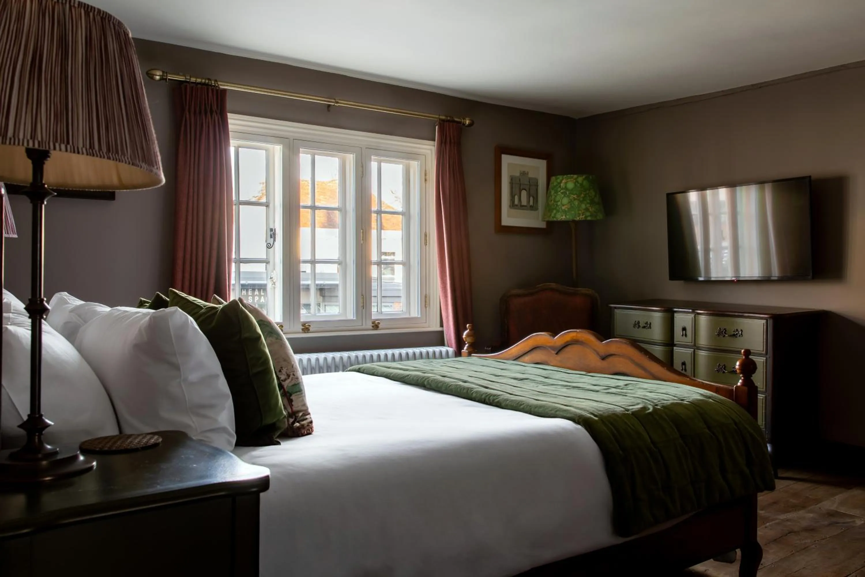 Bedroom, Bed in The Crown Inn