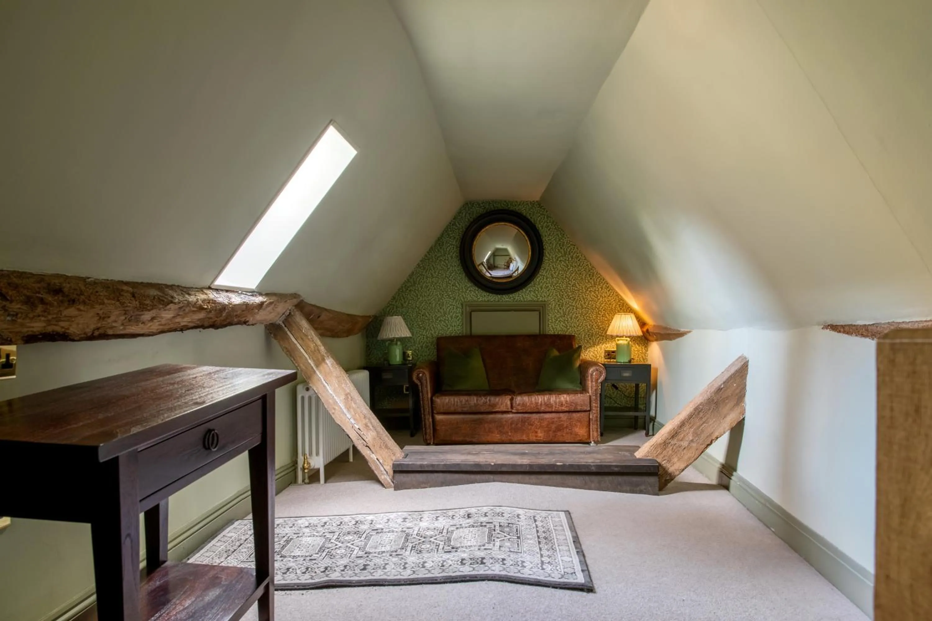 Bedroom, Bed in The Crown Inn