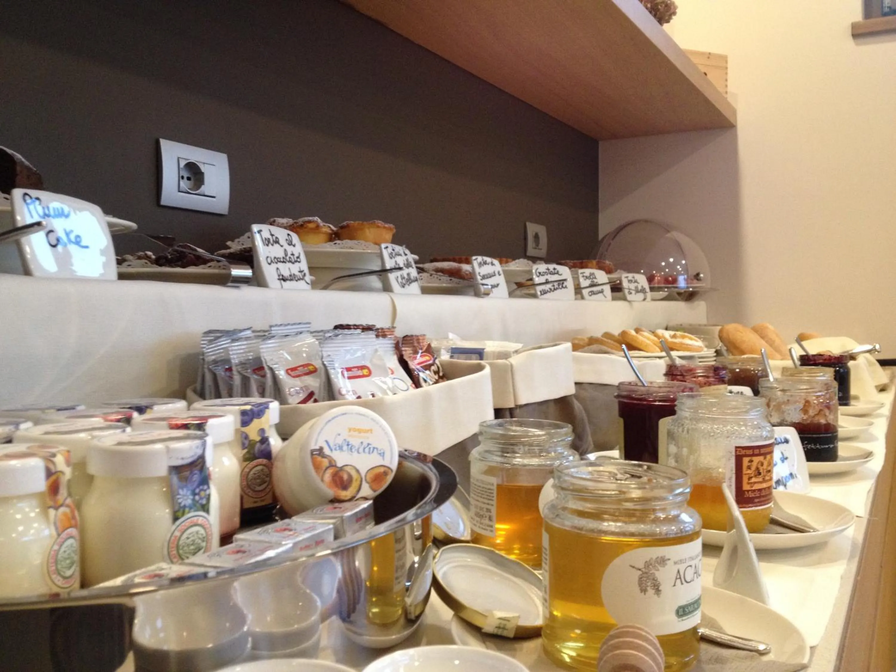 Continental breakfast in Wine Hotel Retici Balzi