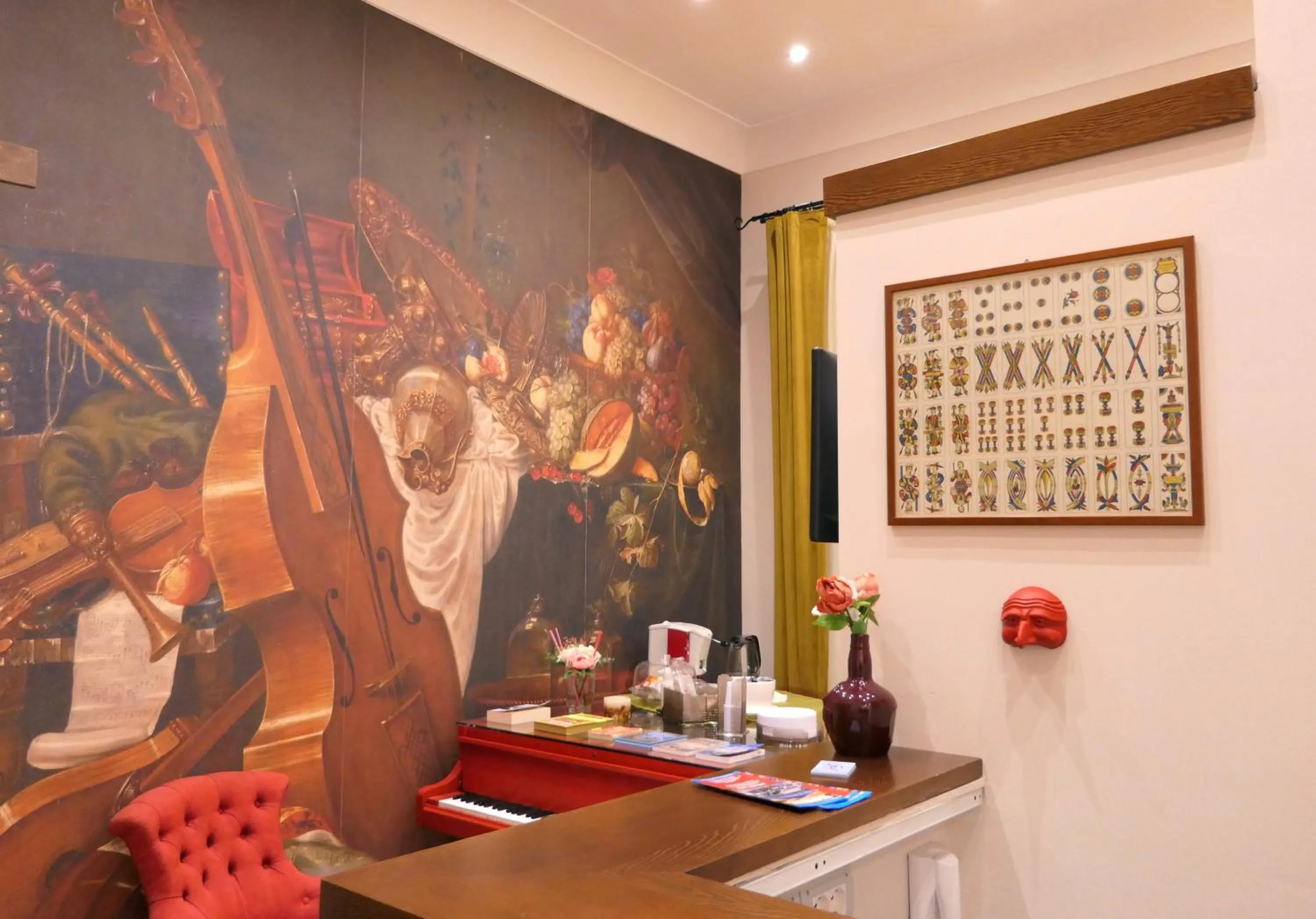 Communal lounge/ TV room in Spaccanapoli B&B City Soul