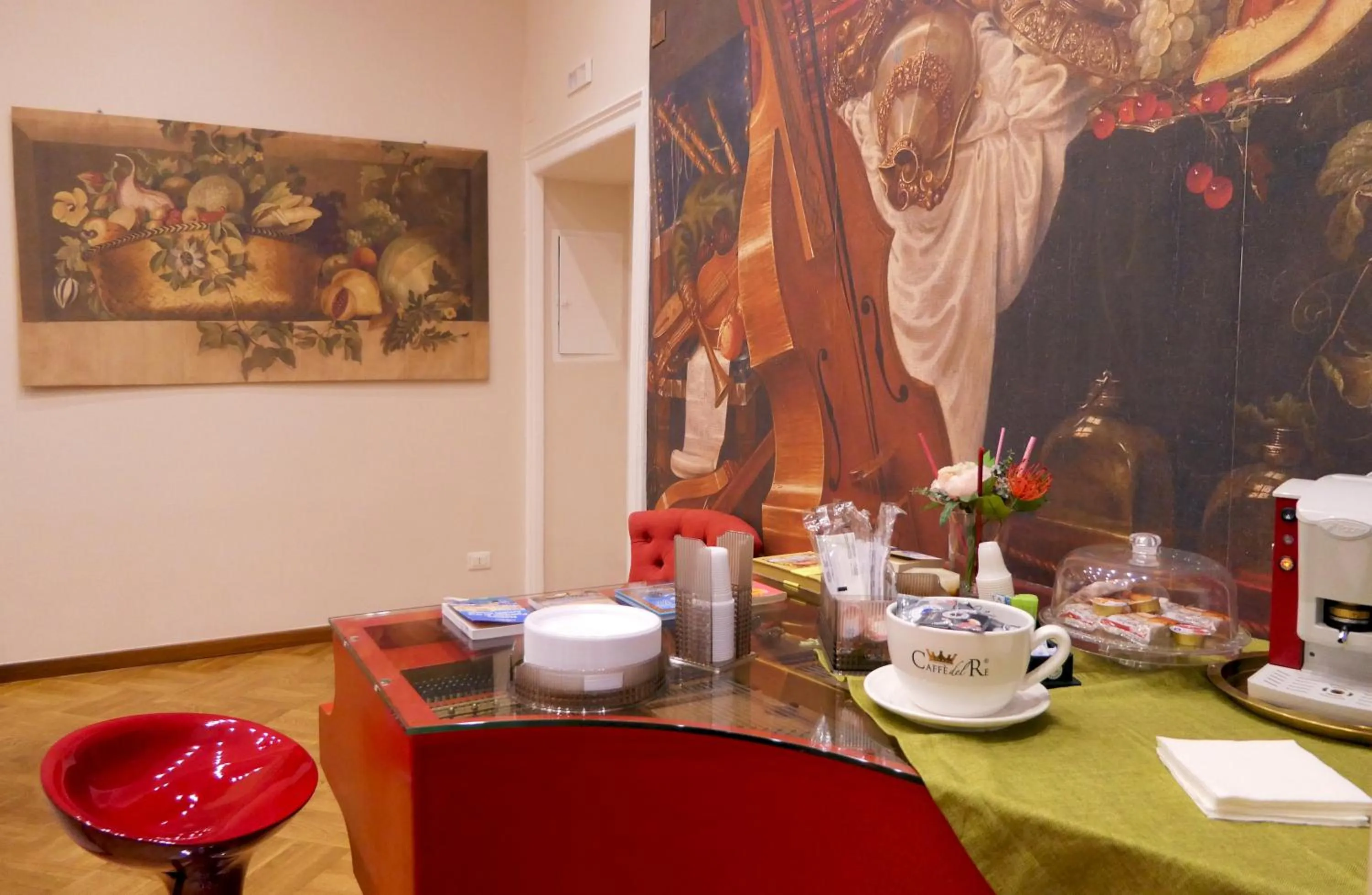 Communal lounge/ TV room in Spaccanapoli B&B City Soul