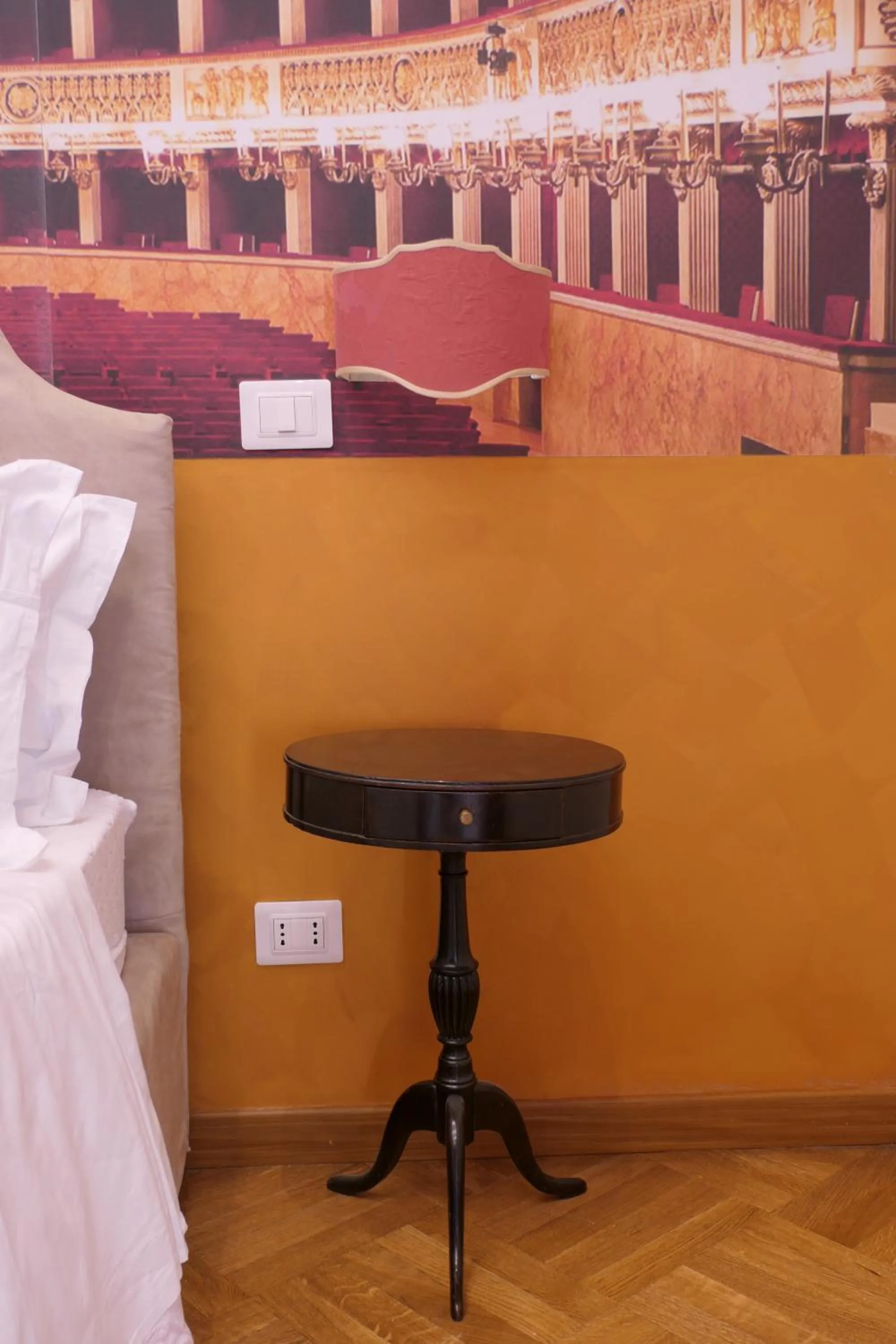 Decorative detail in Spaccanapoli B&B City Soul