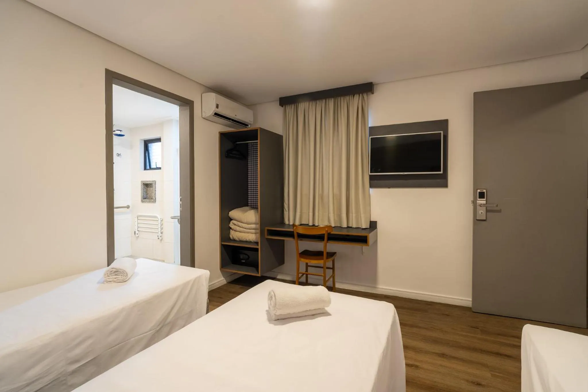 Bed in Uniclass Hotel Lapa