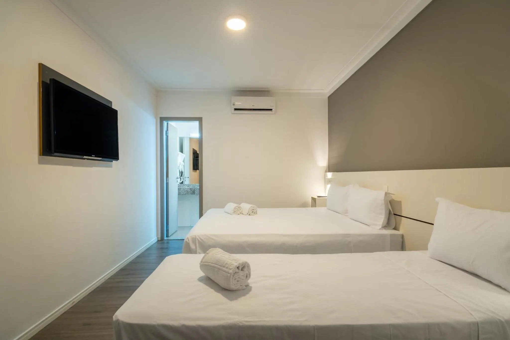 Bed in Uniclass Hotel Lapa