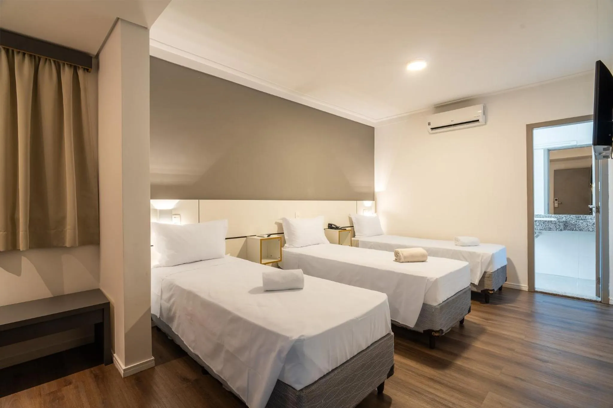 Bed in Uniclass Hotel Lapa