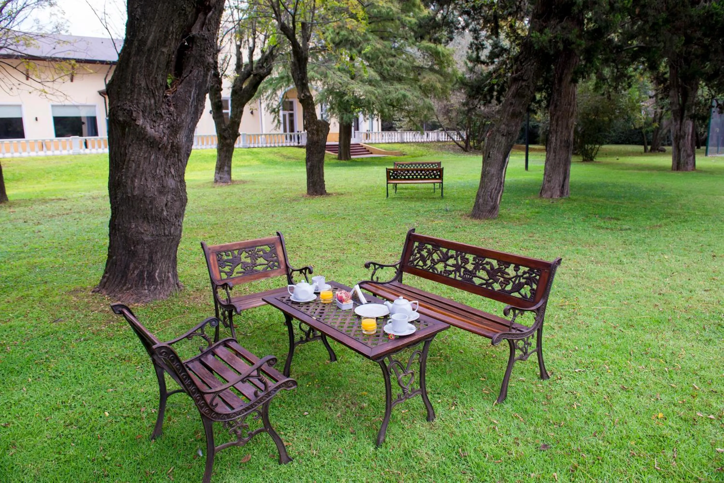 Garden in Howard Johnson Pilar Resort Spa & Convention Center