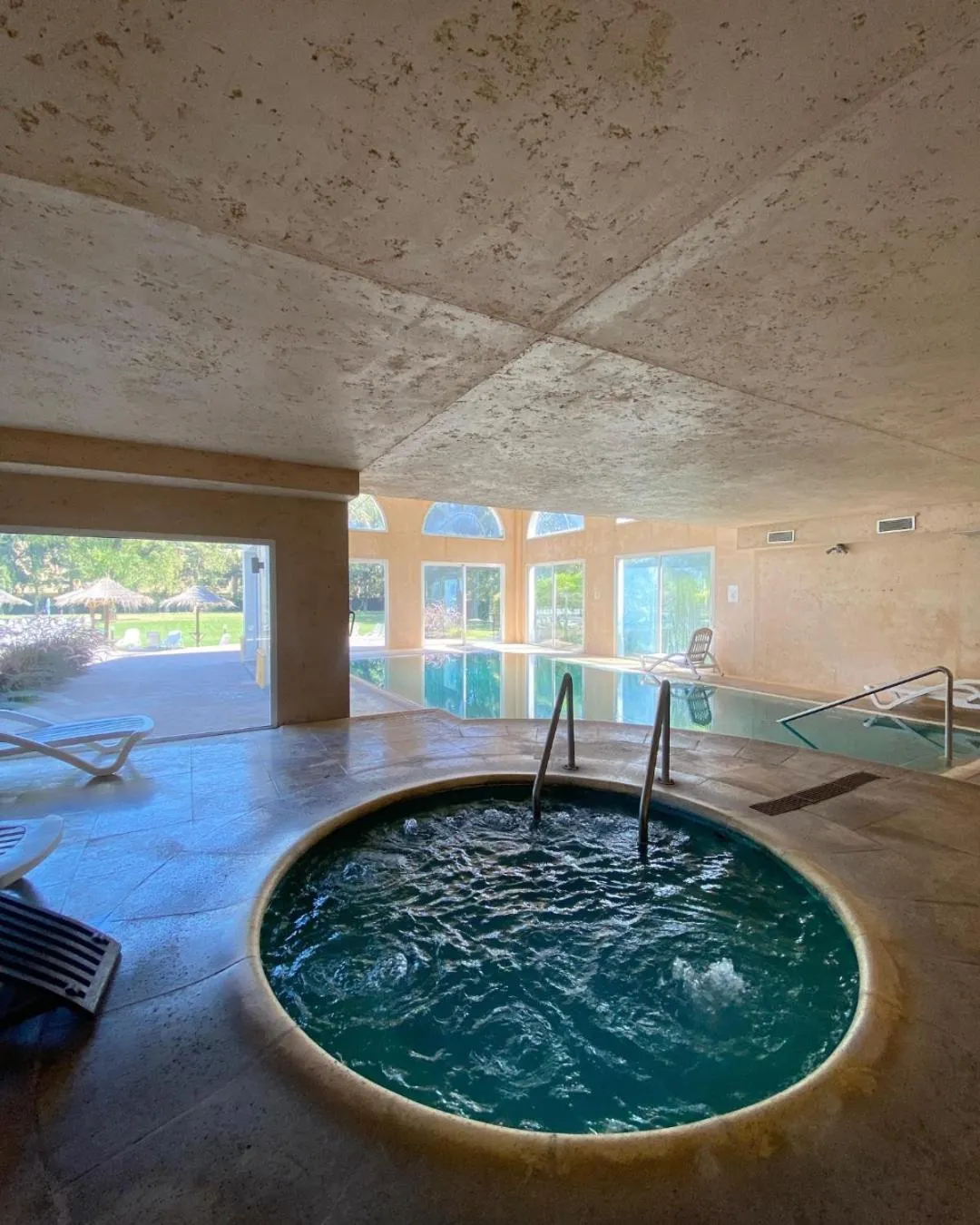 Hot Tub in Howard Johnson Pilar Resort Spa & Convention Center