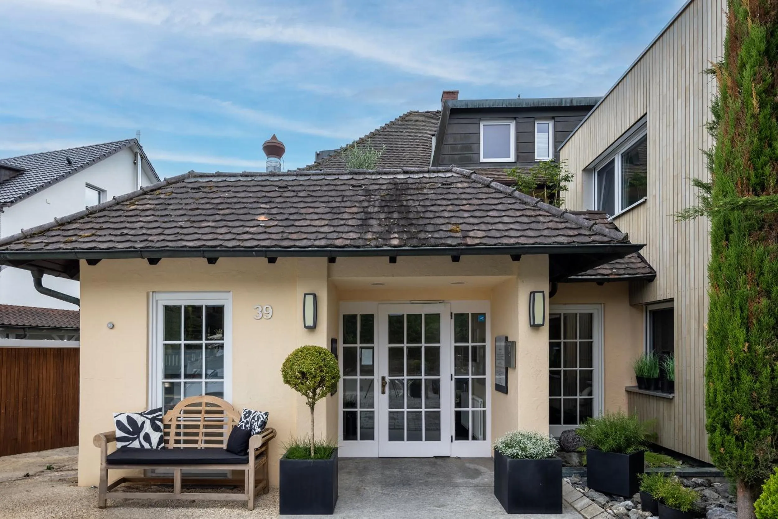 Property building in Villa Neugarten