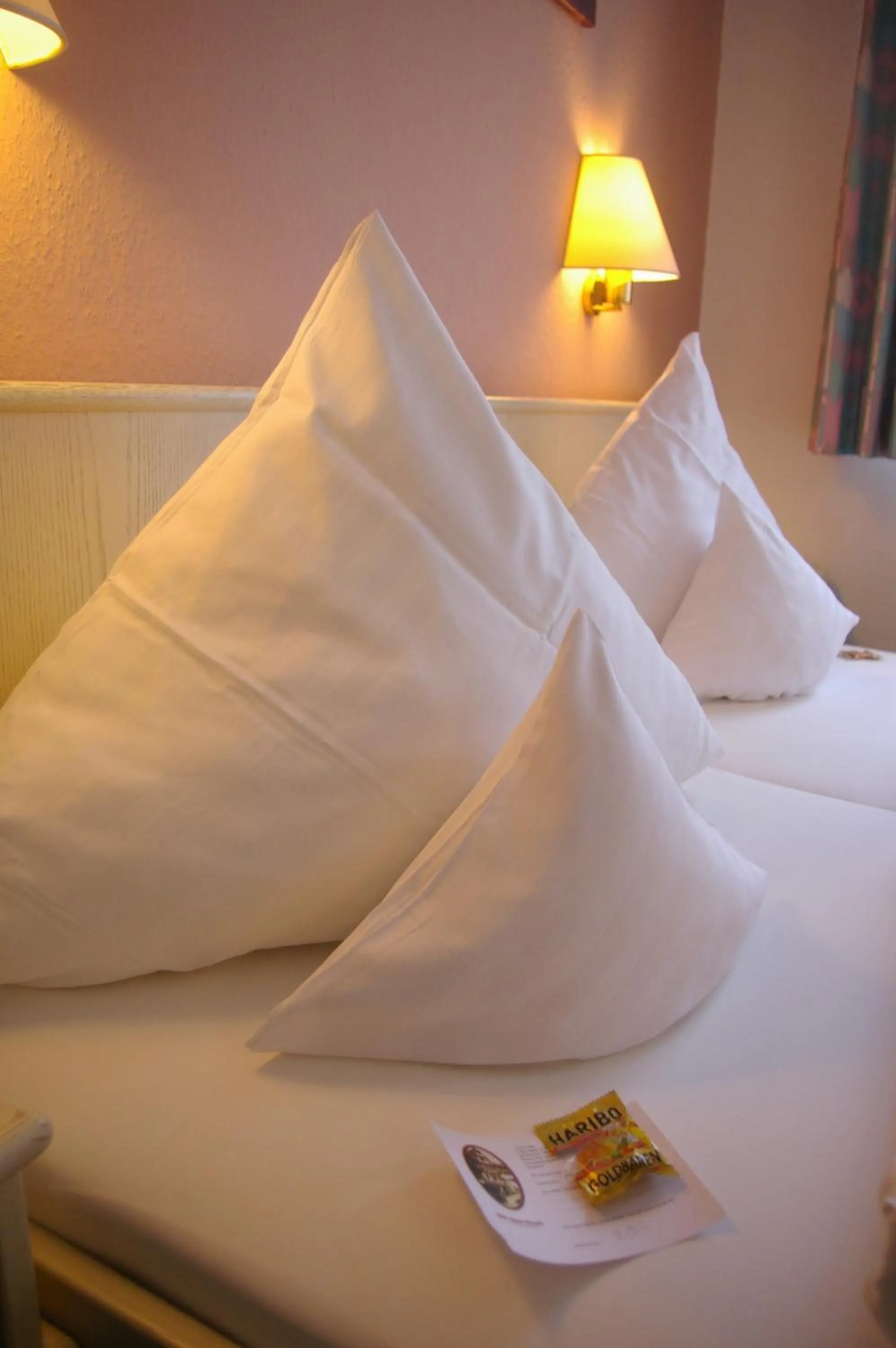 Decorative detail, Bed in Zum treuen Bartel