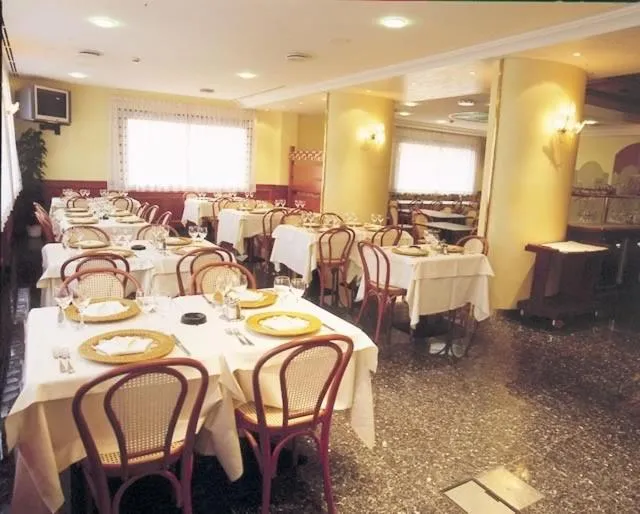 Restaurant/places to eat in Hotel Serenella