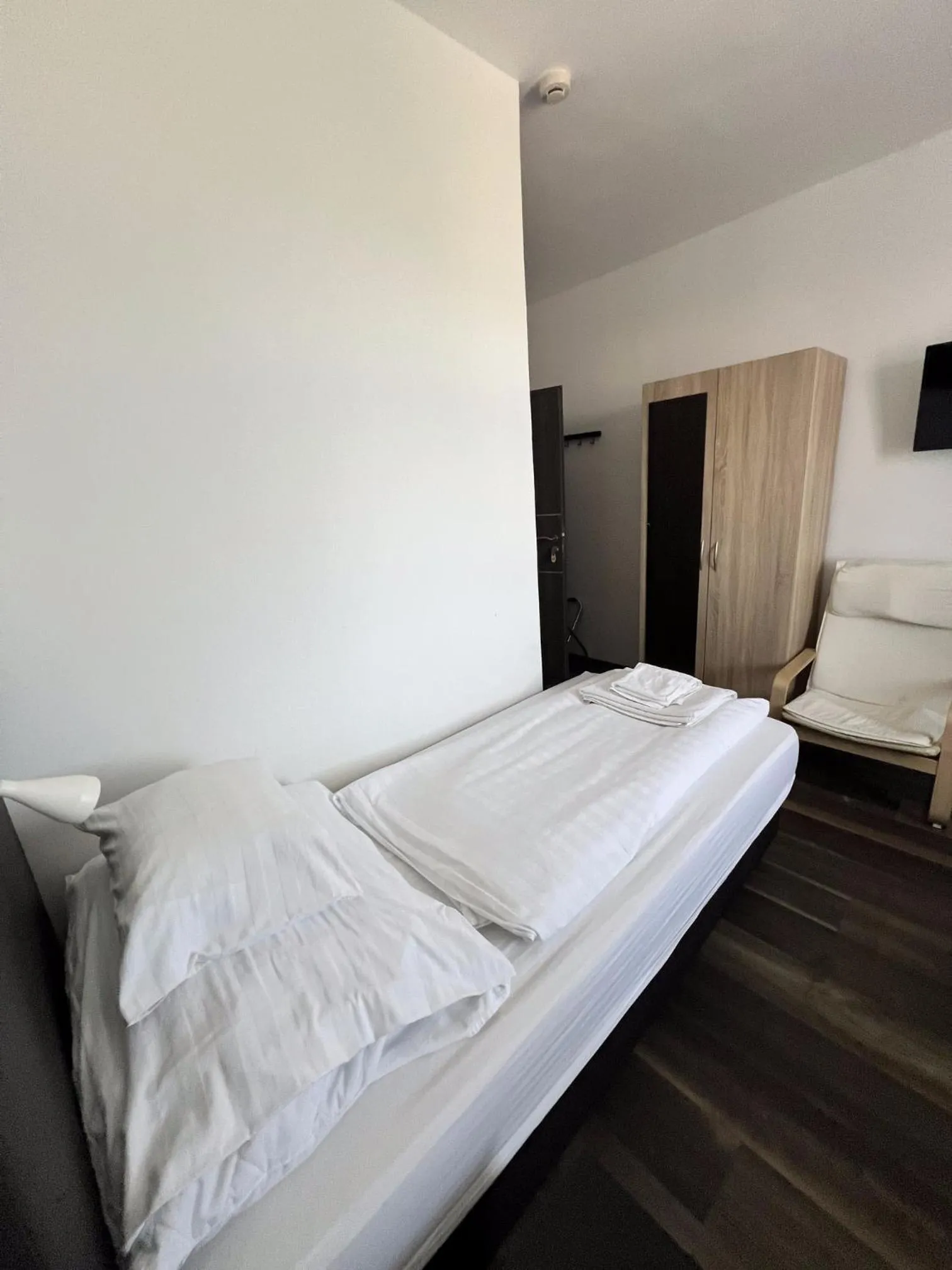 Bed in HBH Bajor Sörház Sólyomfészek Panzió