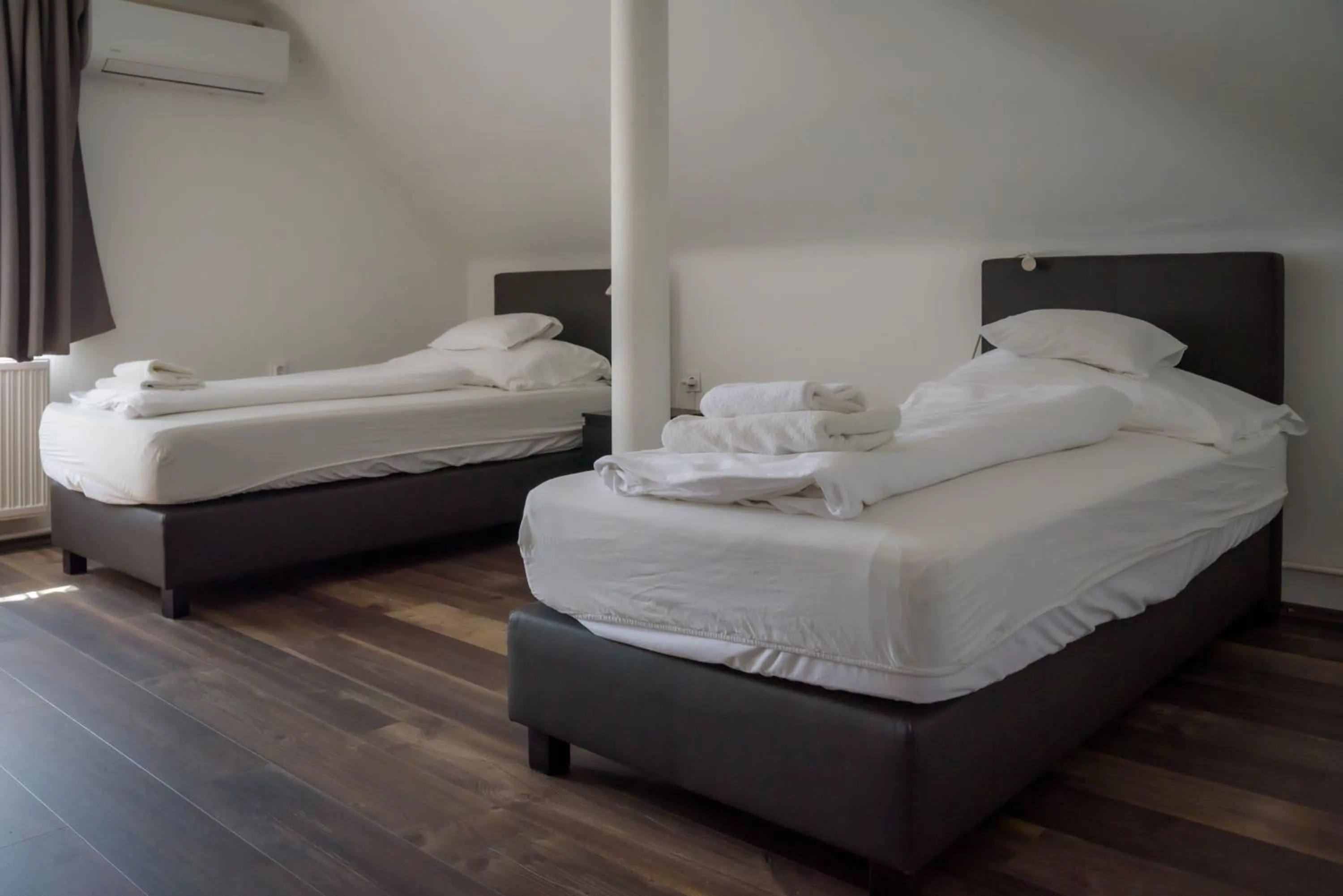 Bed in HBH Bajor Sörház Sólyomfészek Panzió