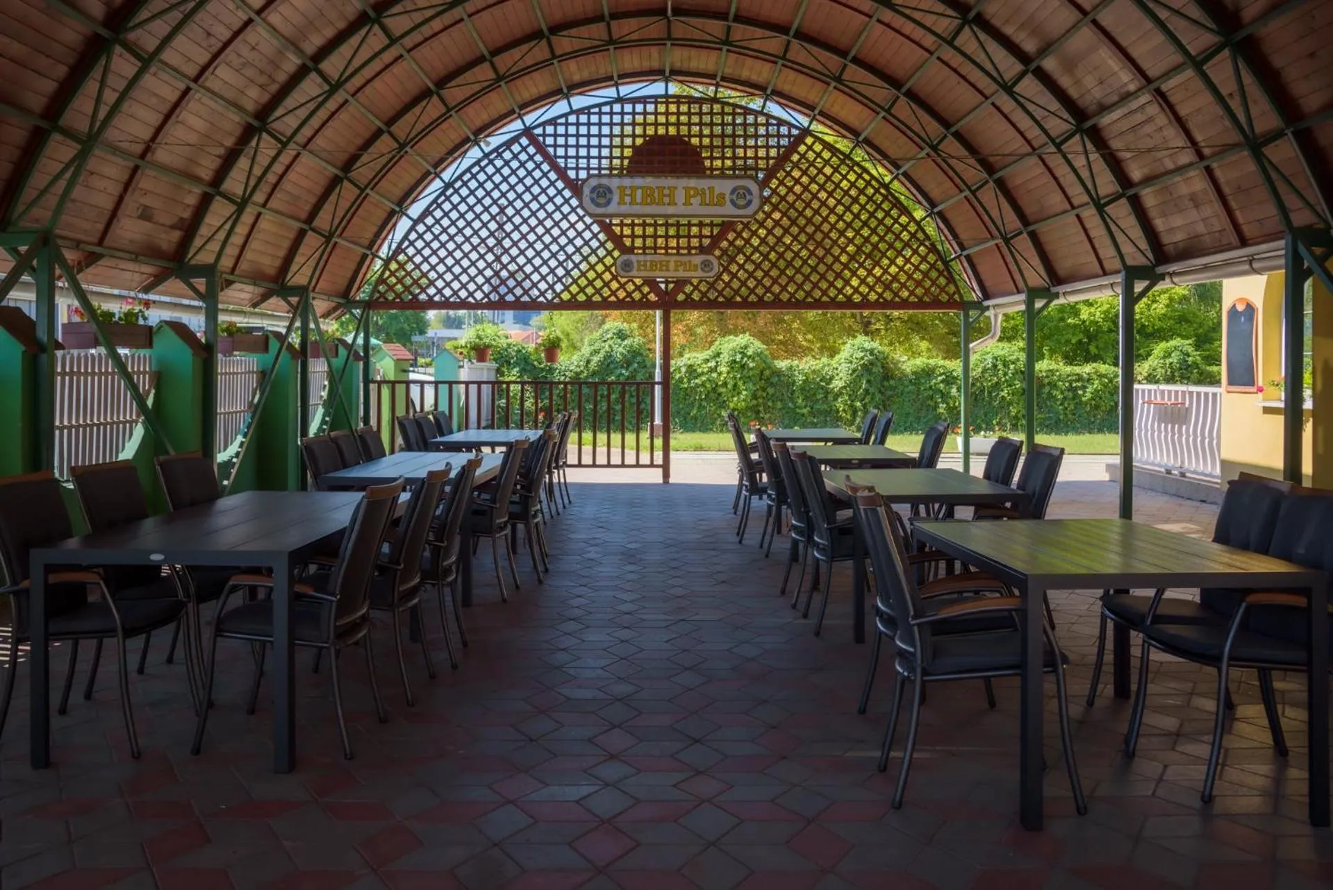 HBH Bajor Sörház Sólyomfészek Panzió