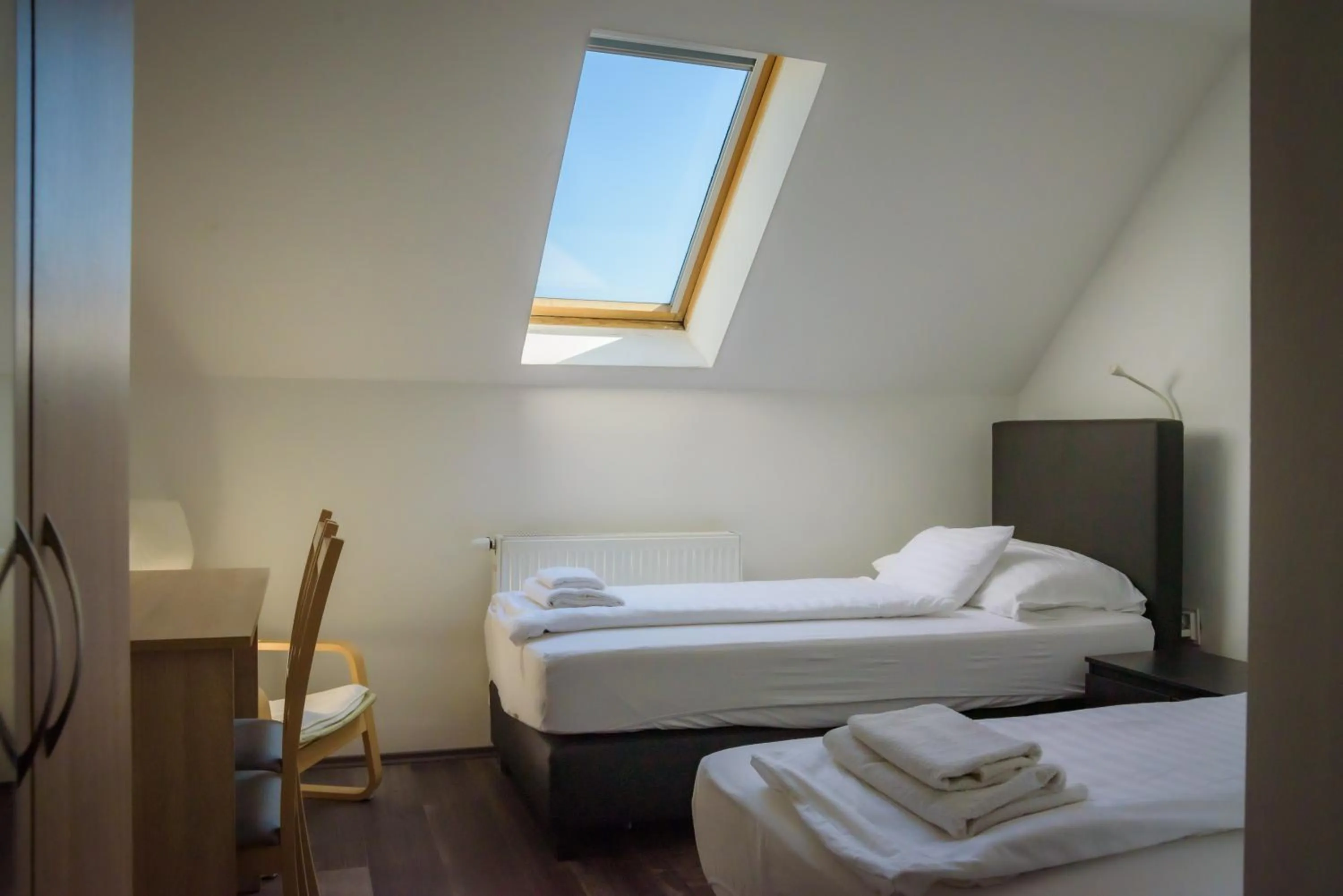 Bed in HBH Bajor Sörház Sólyomfészek Panzió