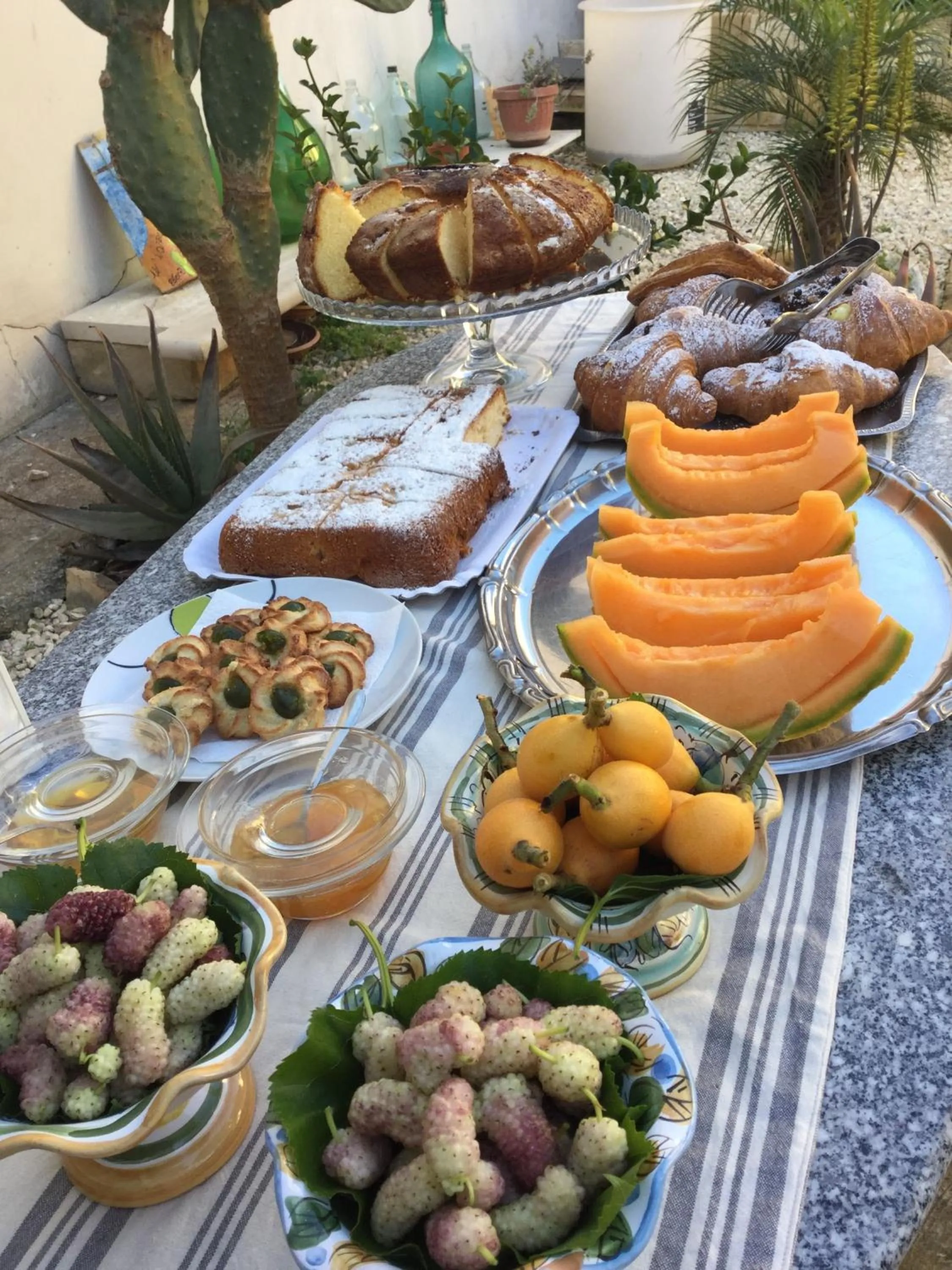 Buffet breakfast in U' Iazzu
