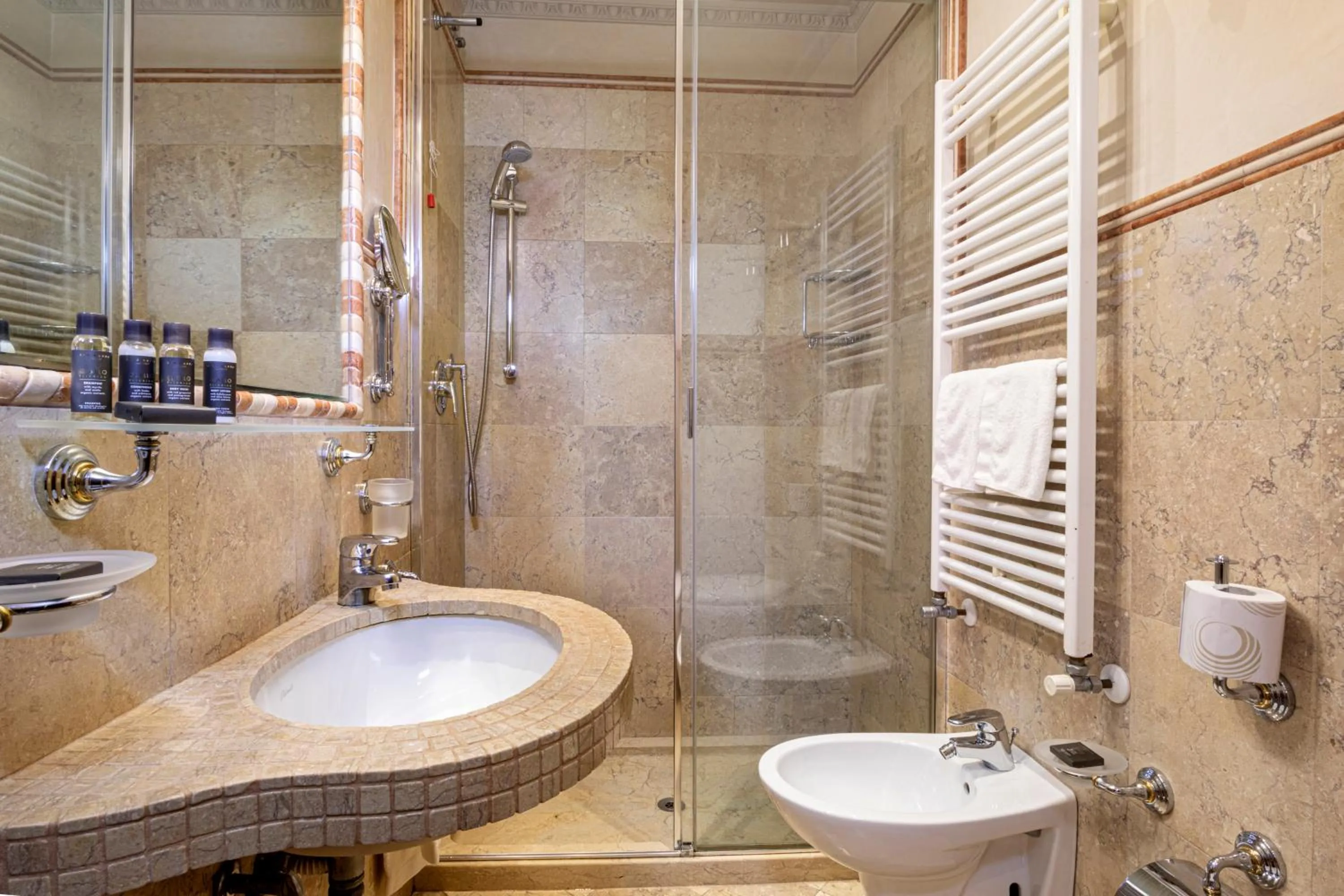 Shower in Palazzina Veneziana