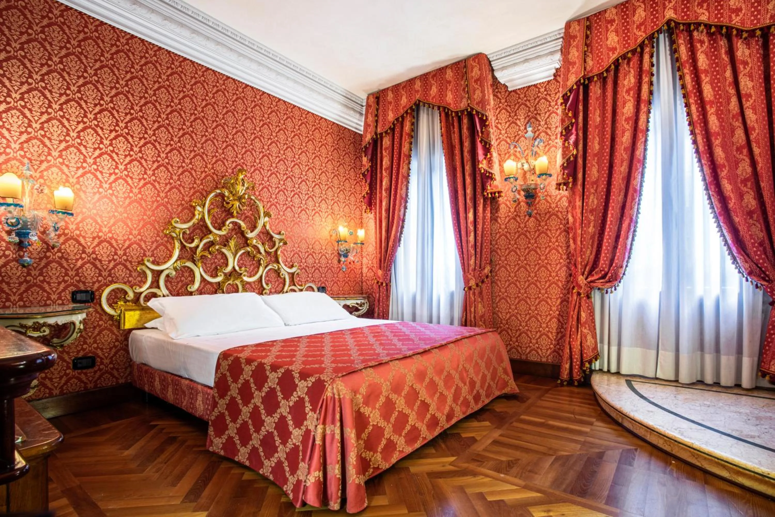 Photo of the whole room, Bed in Palazzina Veneziana