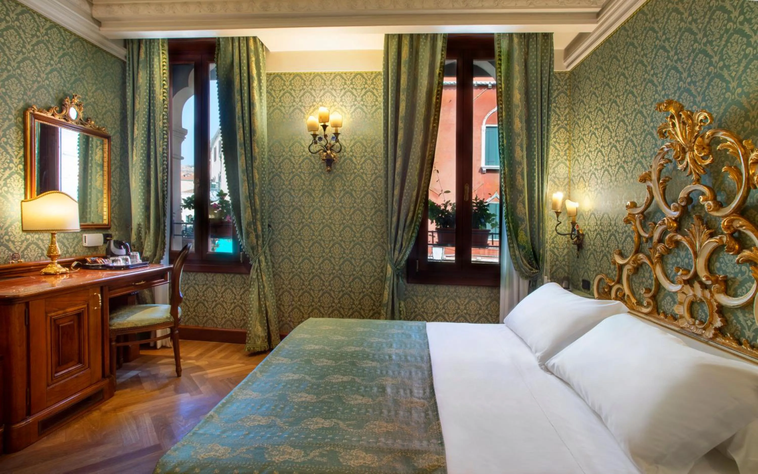 Photo of the whole room, Bed in Palazzina Veneziana