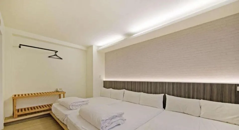 Photo of the whole room, Bed in Huaxin Hotel