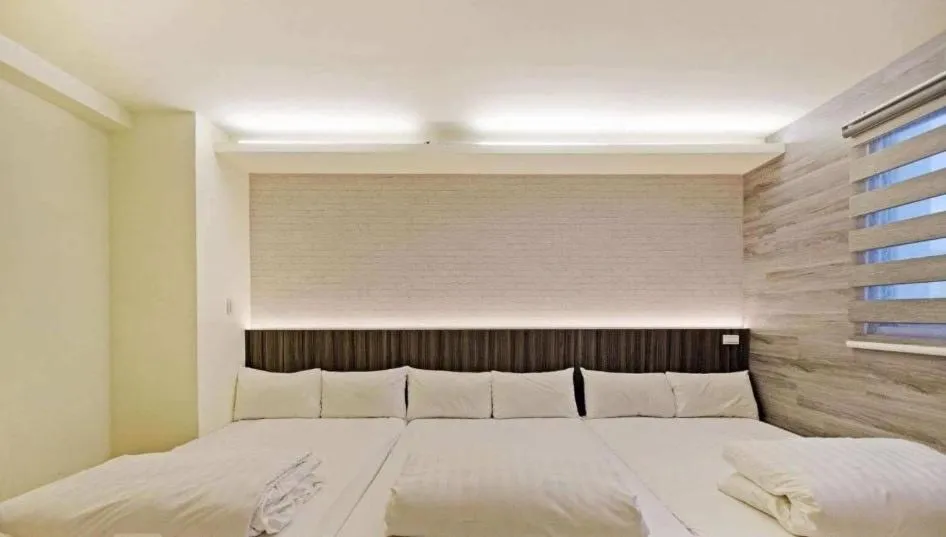 Photo of the whole room, Bed in Huaxin Hotel