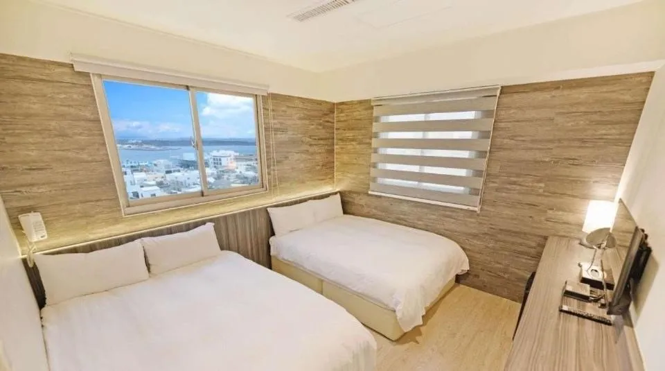 Photo of the whole room, Bed in Huaxin Hotel