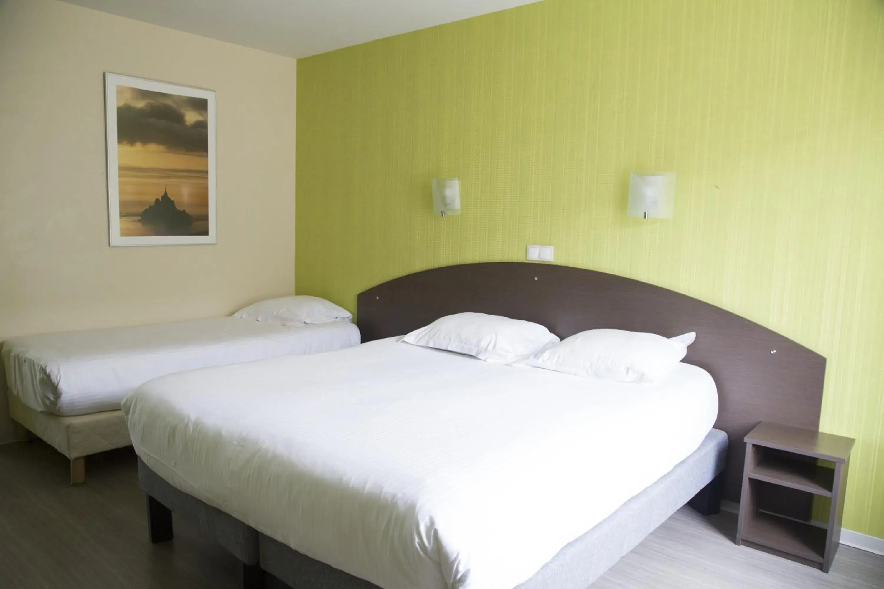 Superior Double Room with Extra Bed in Auberge de la Baie Superior Double Room with Extra Bed in Auberge de la Baie