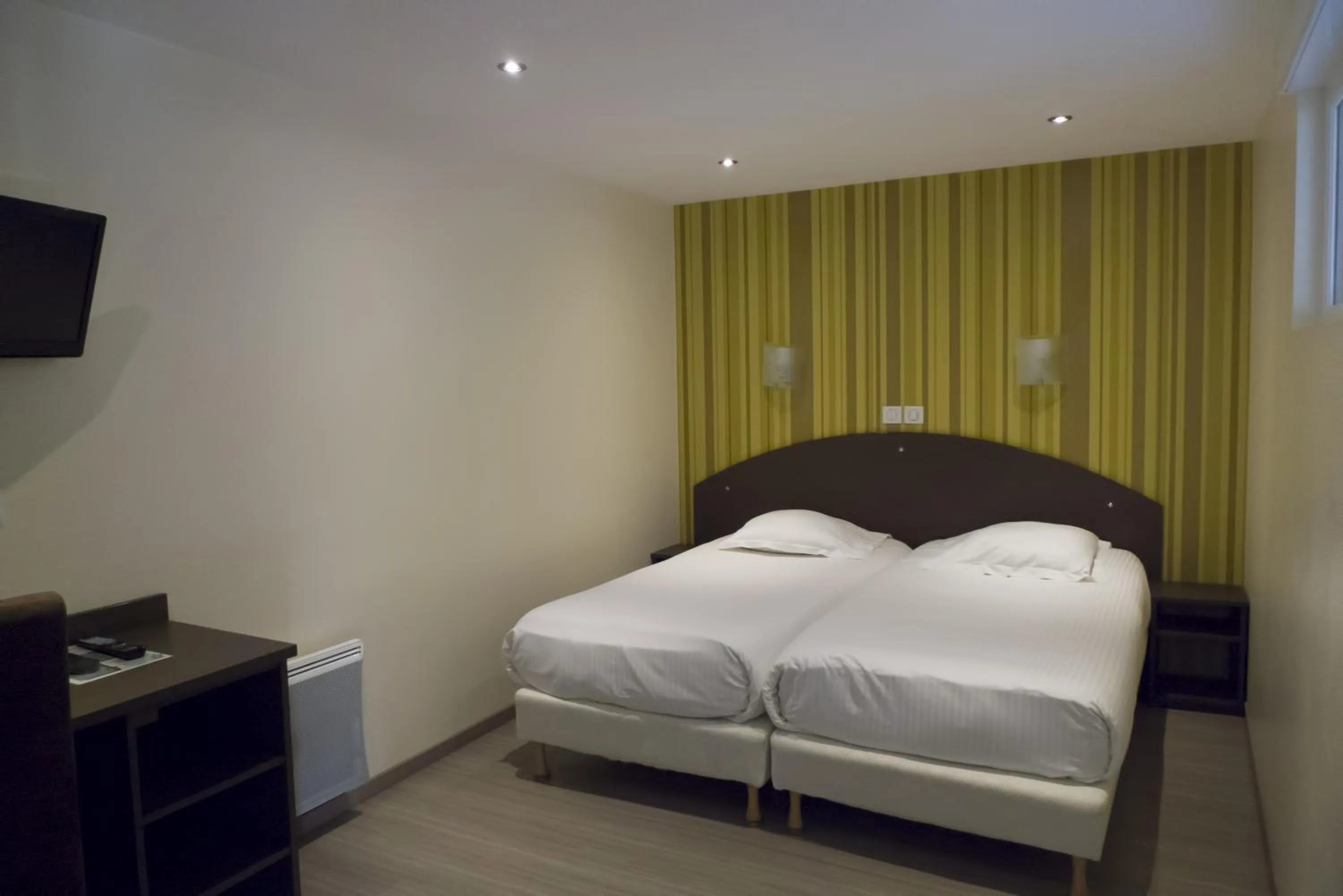 Bed in Auberge de la Baie