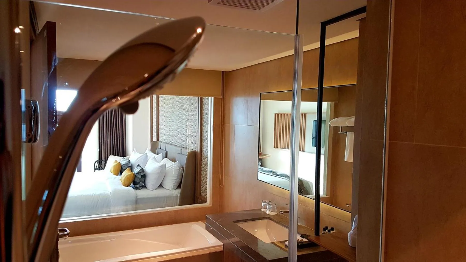 Shower in Louis Kienne Resort Senggigi