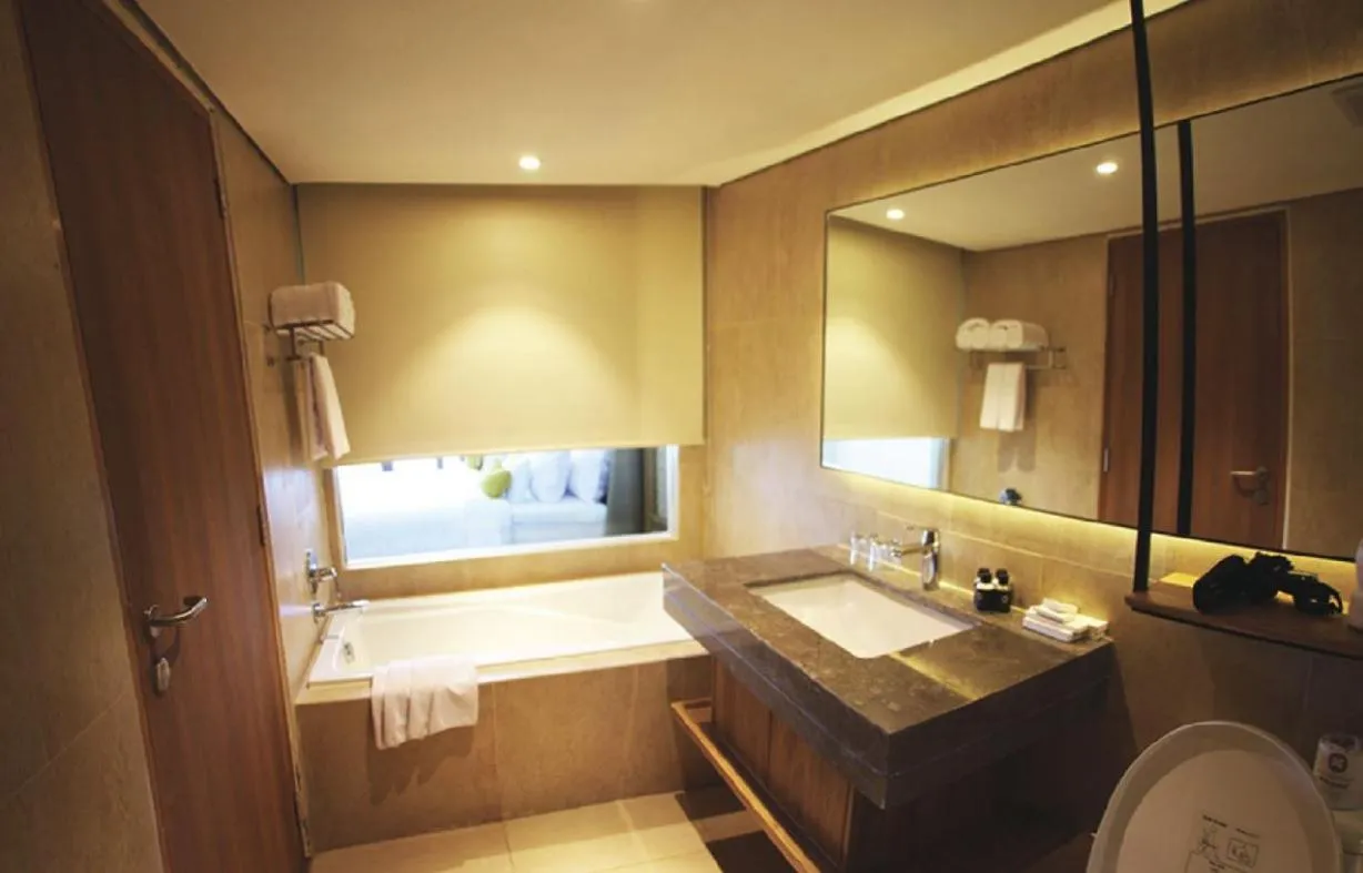 Bathroom in Louis Kienne Resort Senggigi
