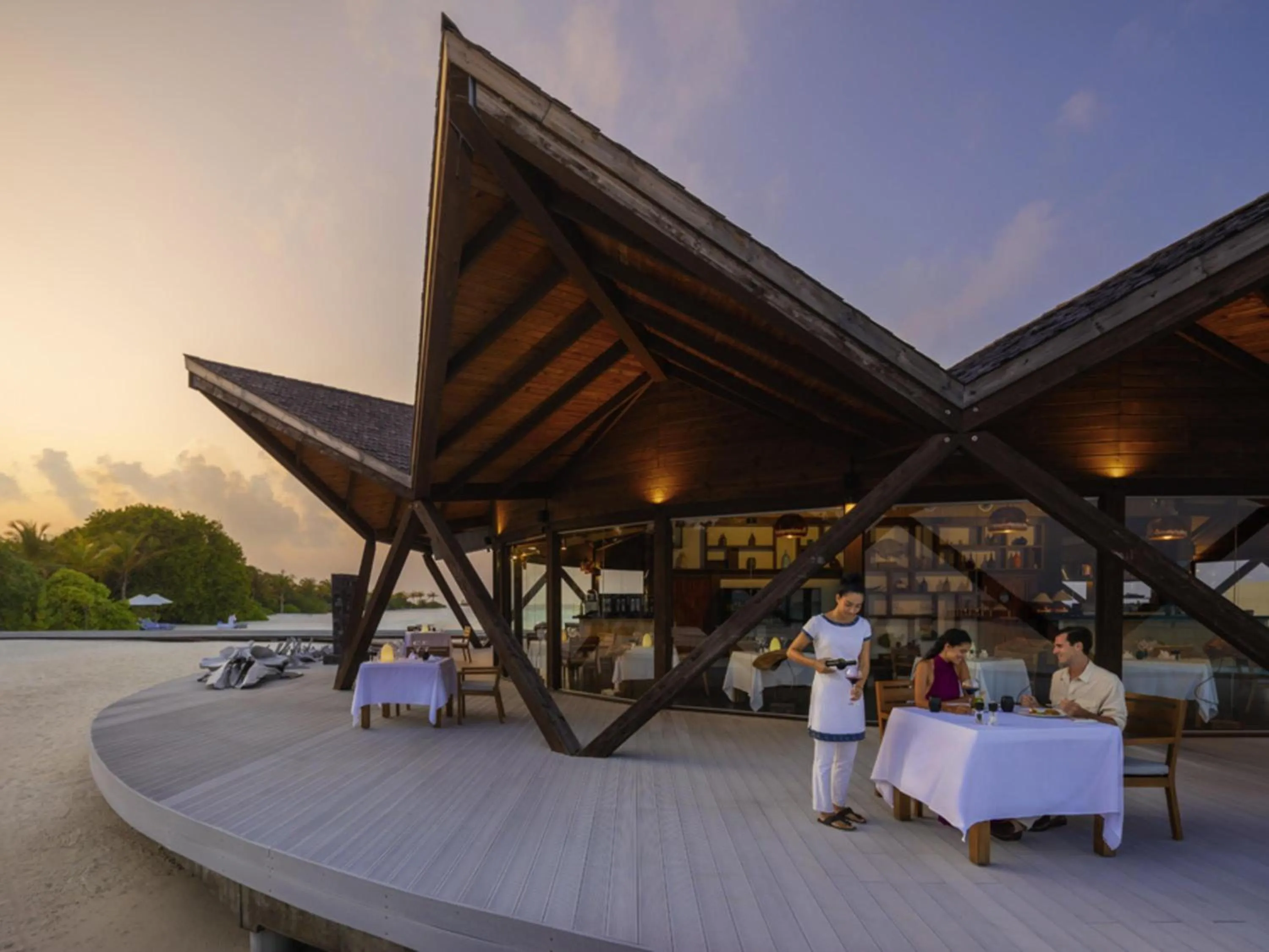 Restaurant/places to eat in Kuredhivaru Resort and Spa - Maldives