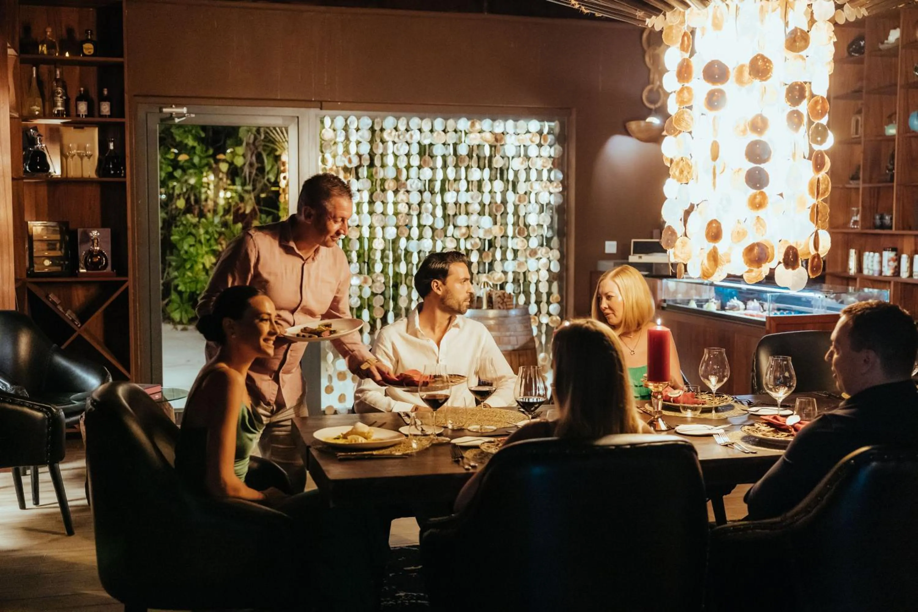 Restaurant/places to eat in Kuredhivaru Resort and Spa - Maldives