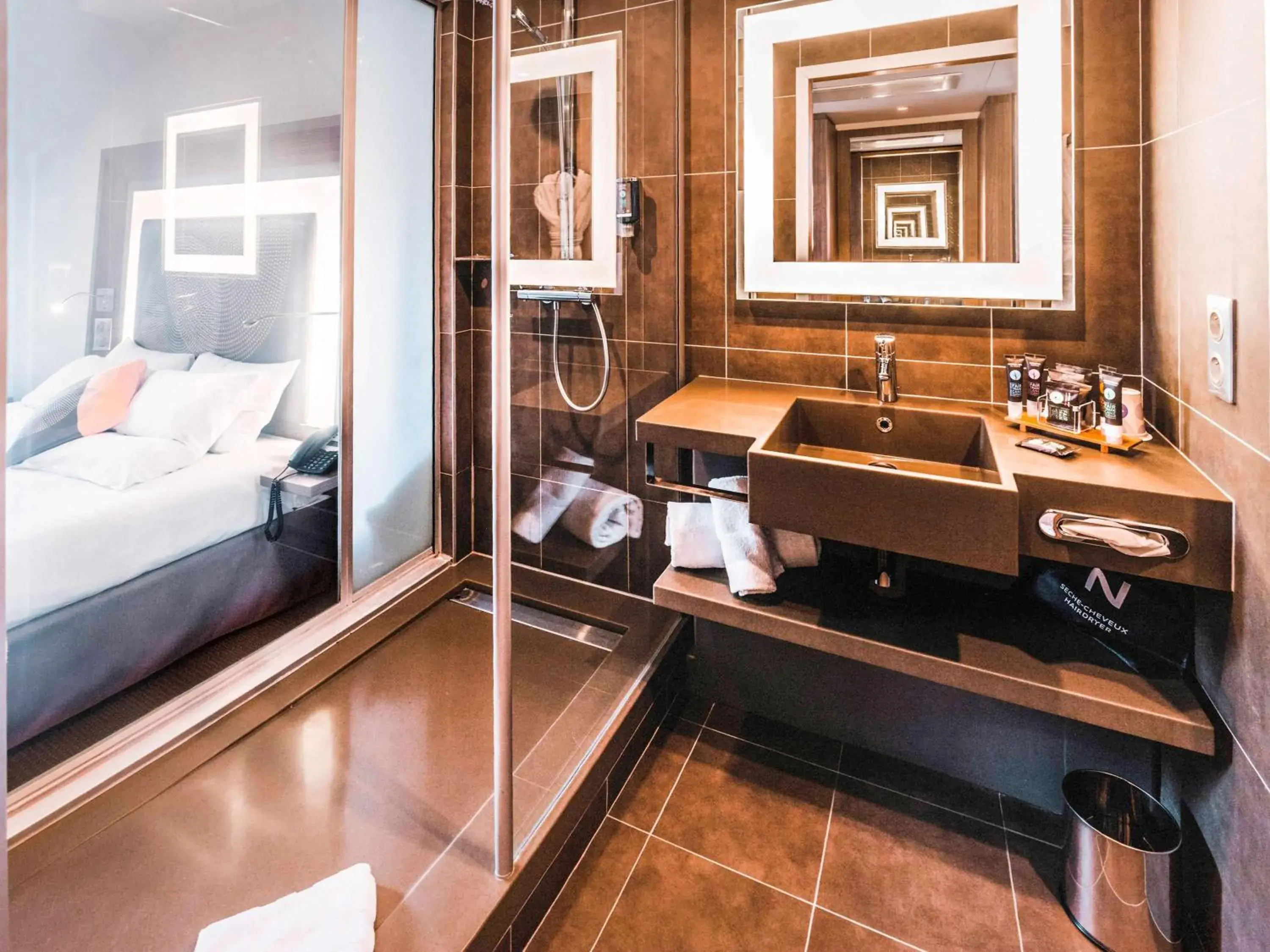 Superior Double Room in Novotel Toulouse Centre Wilson Superior Double Room in Novotel Toulouse Centre Wilson